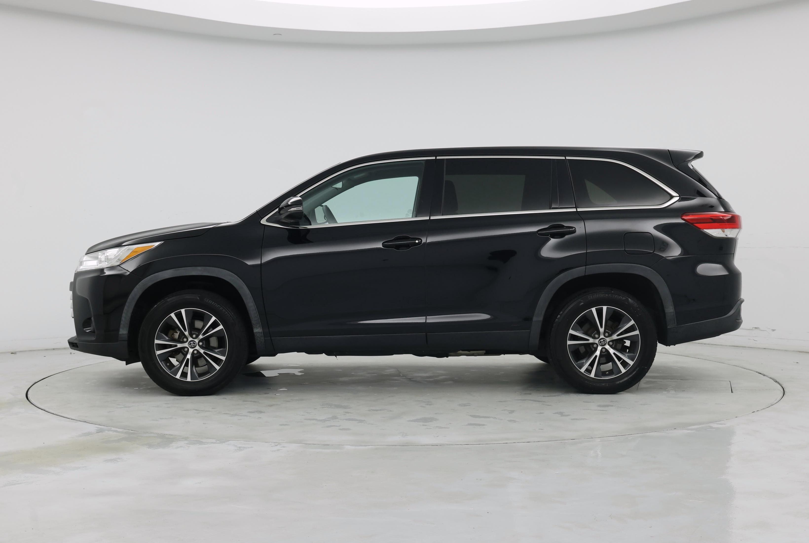 Thumbnail: 2019 Toyota Highlander - 3