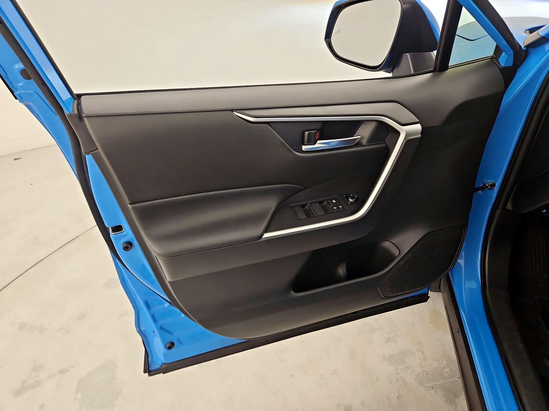 Thumbnail: 2021 Toyota RAV4 - 12