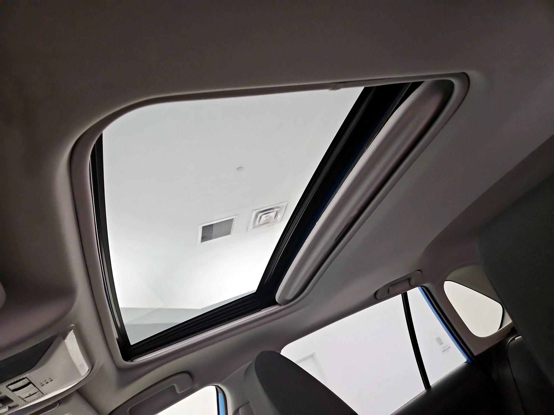 Thumbnail: 2021 Toyota RAV4 - 19