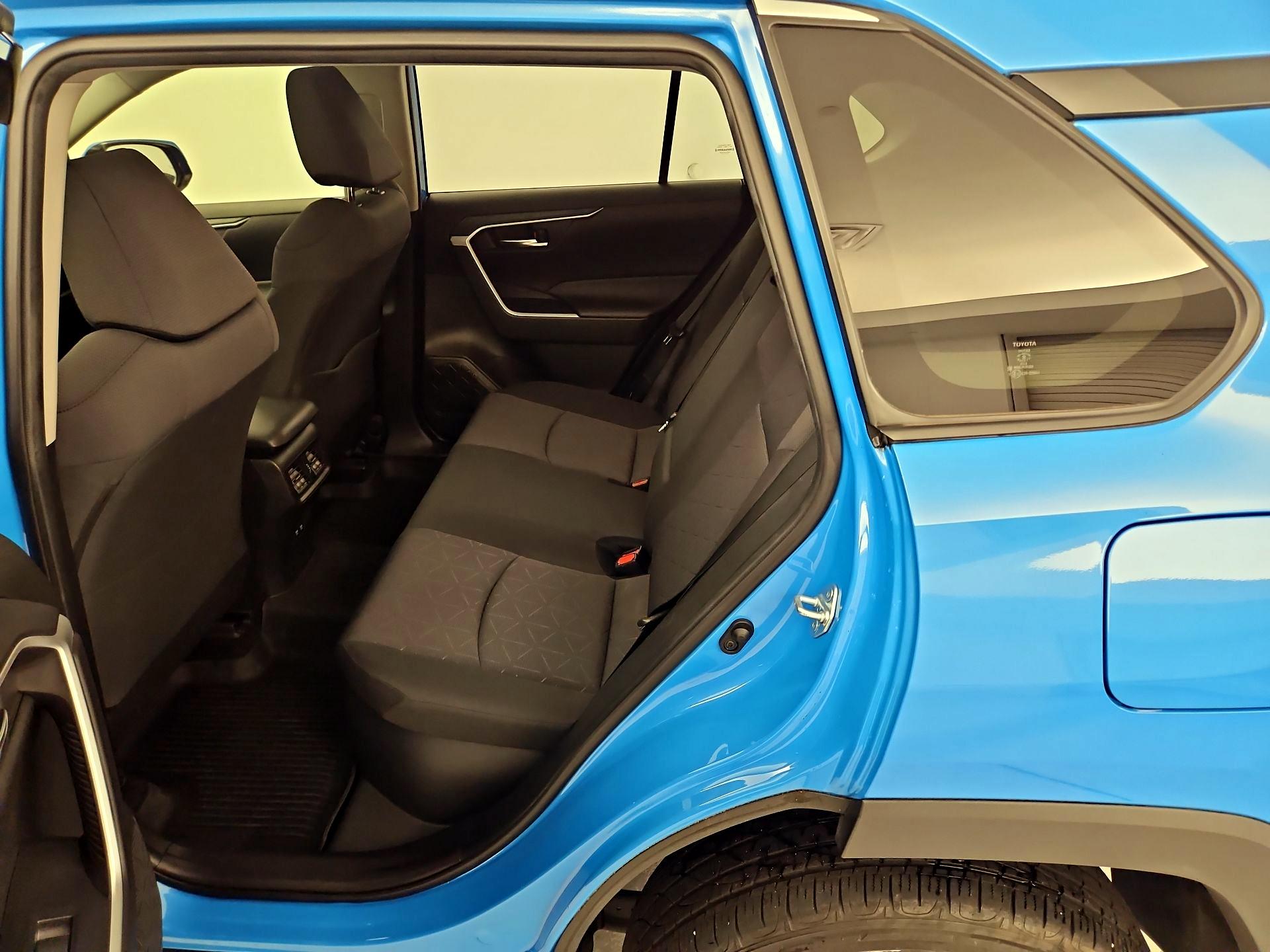 Thumbnail: 2021 Toyota RAV4 - 20