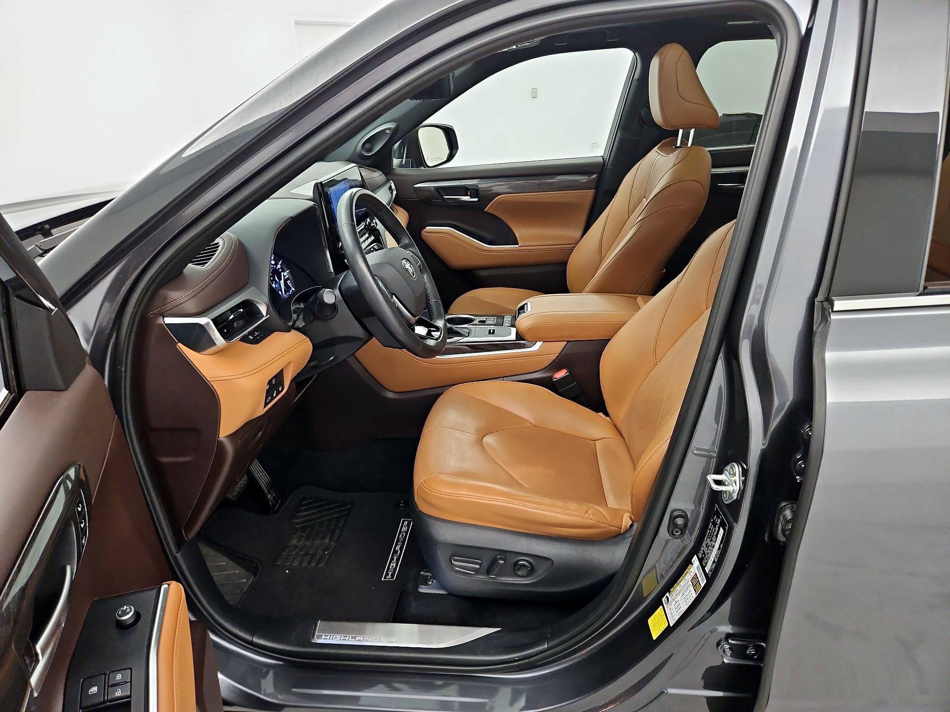 Thumbnail: 2021 Toyota Highlander - 11