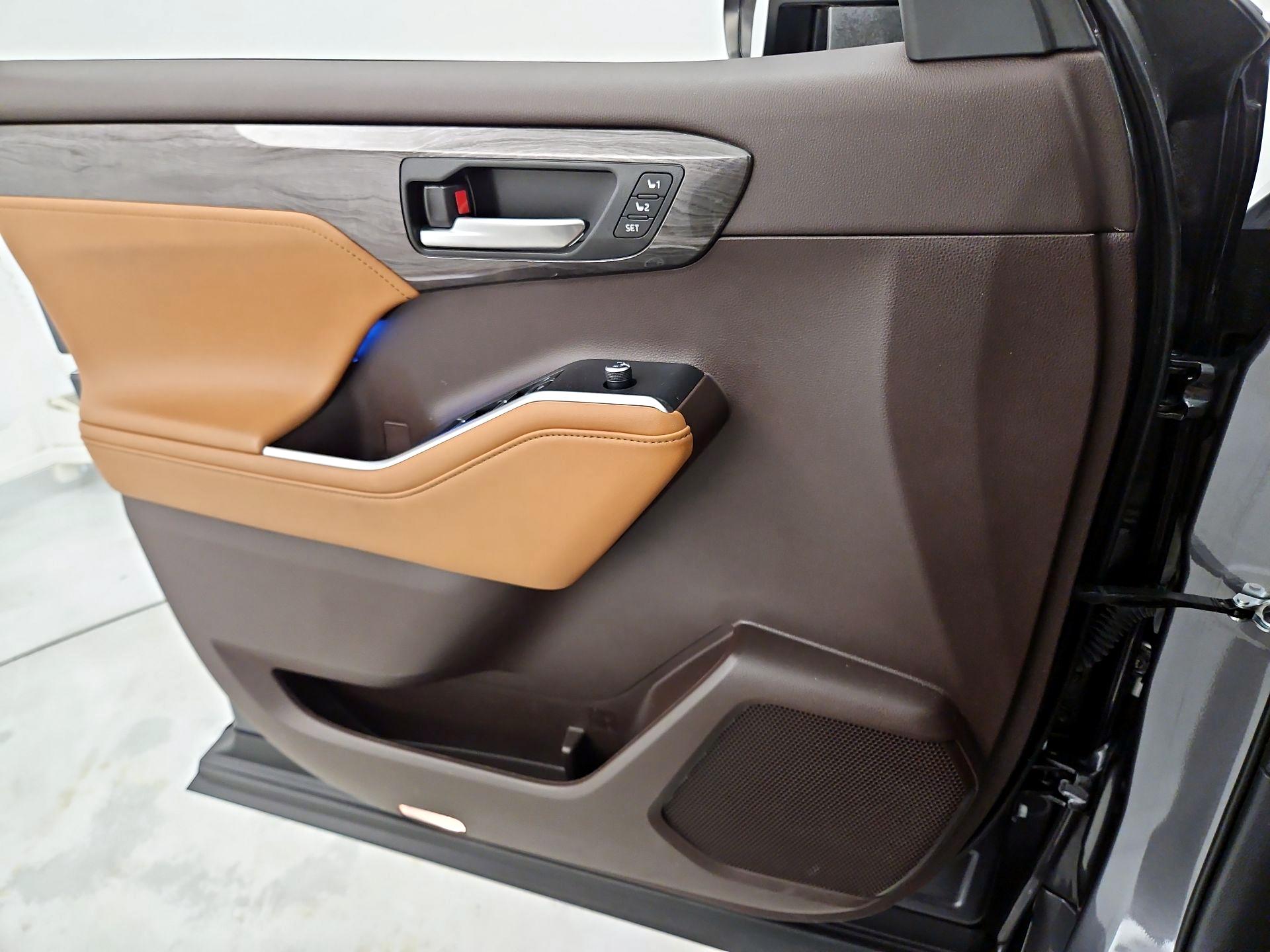 Thumbnail: 2021 Toyota Highlander - 12