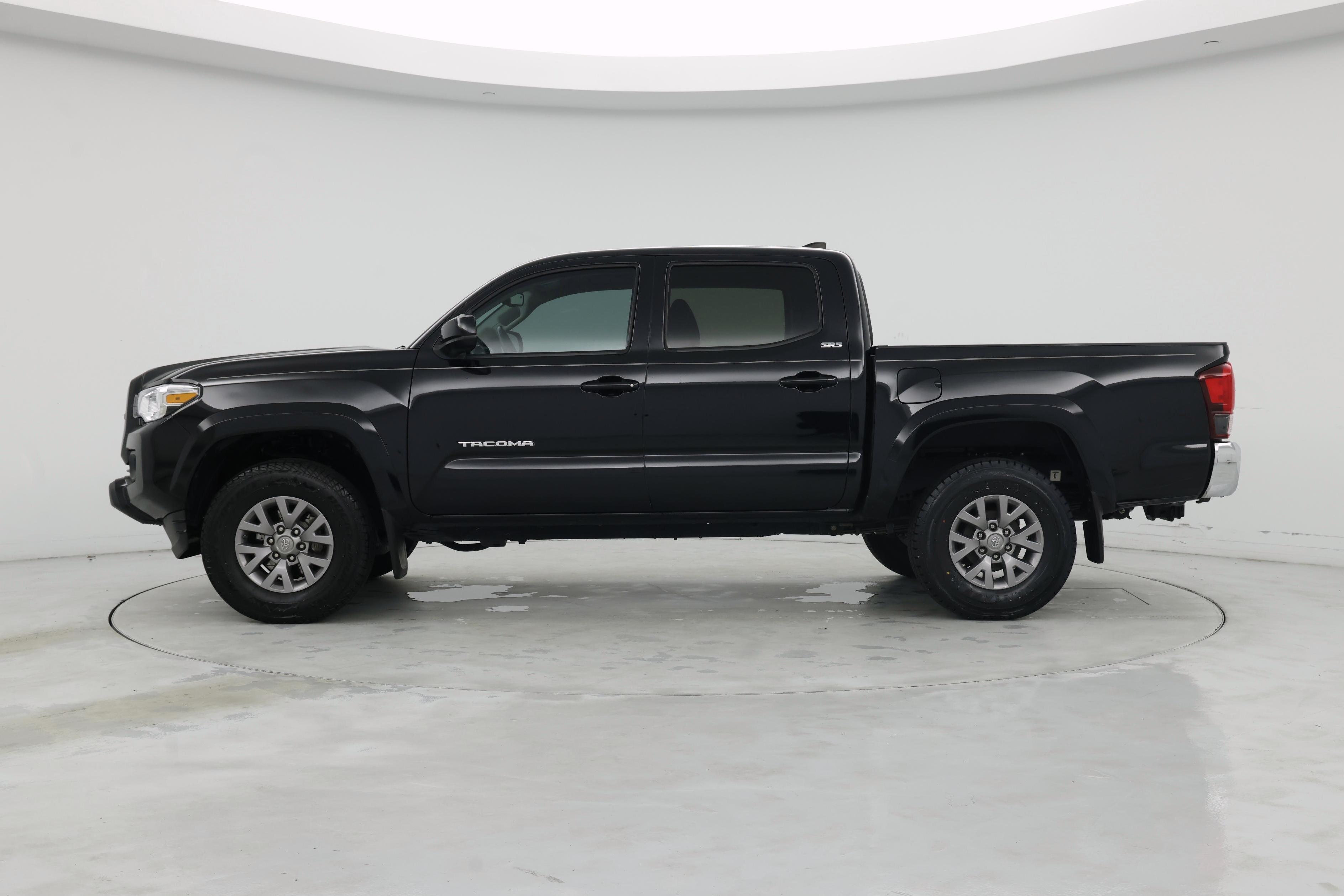 Thumbnail: 2019 Toyota Tacoma - 3