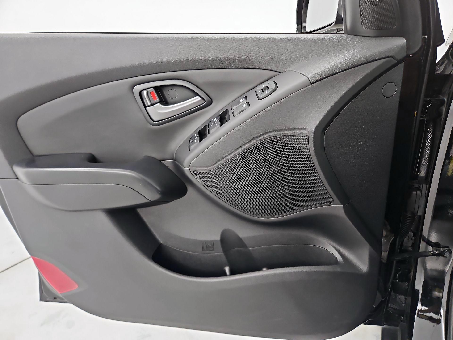 Thumbnail: 2015 Hyundai Tucson - 12