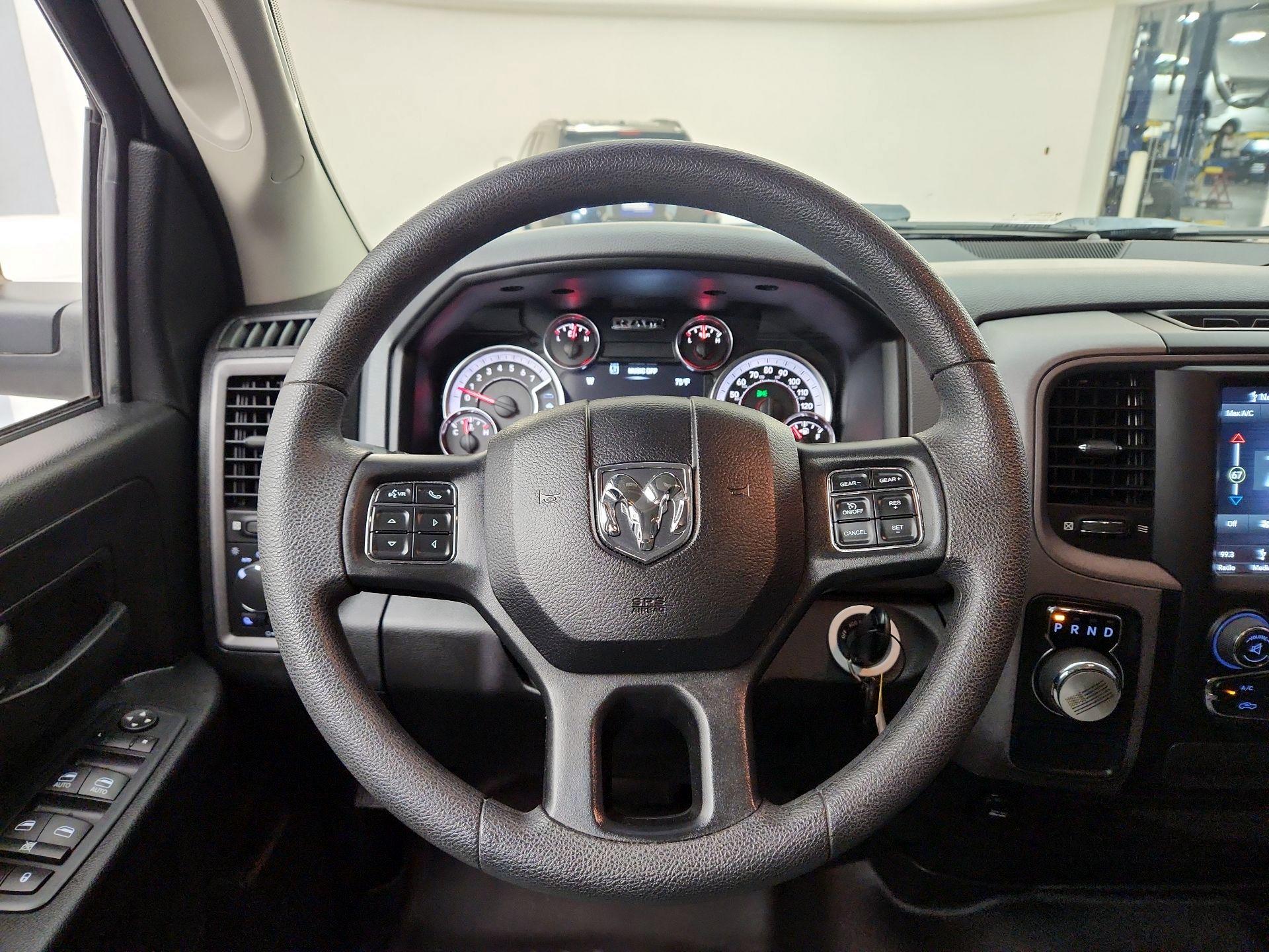 Thumbnail: 2019 RAM 1500 Classic - 10