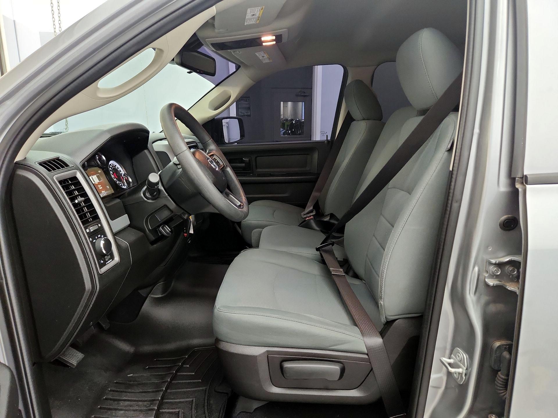 Thumbnail: 2019 RAM 1500 Classic - 11