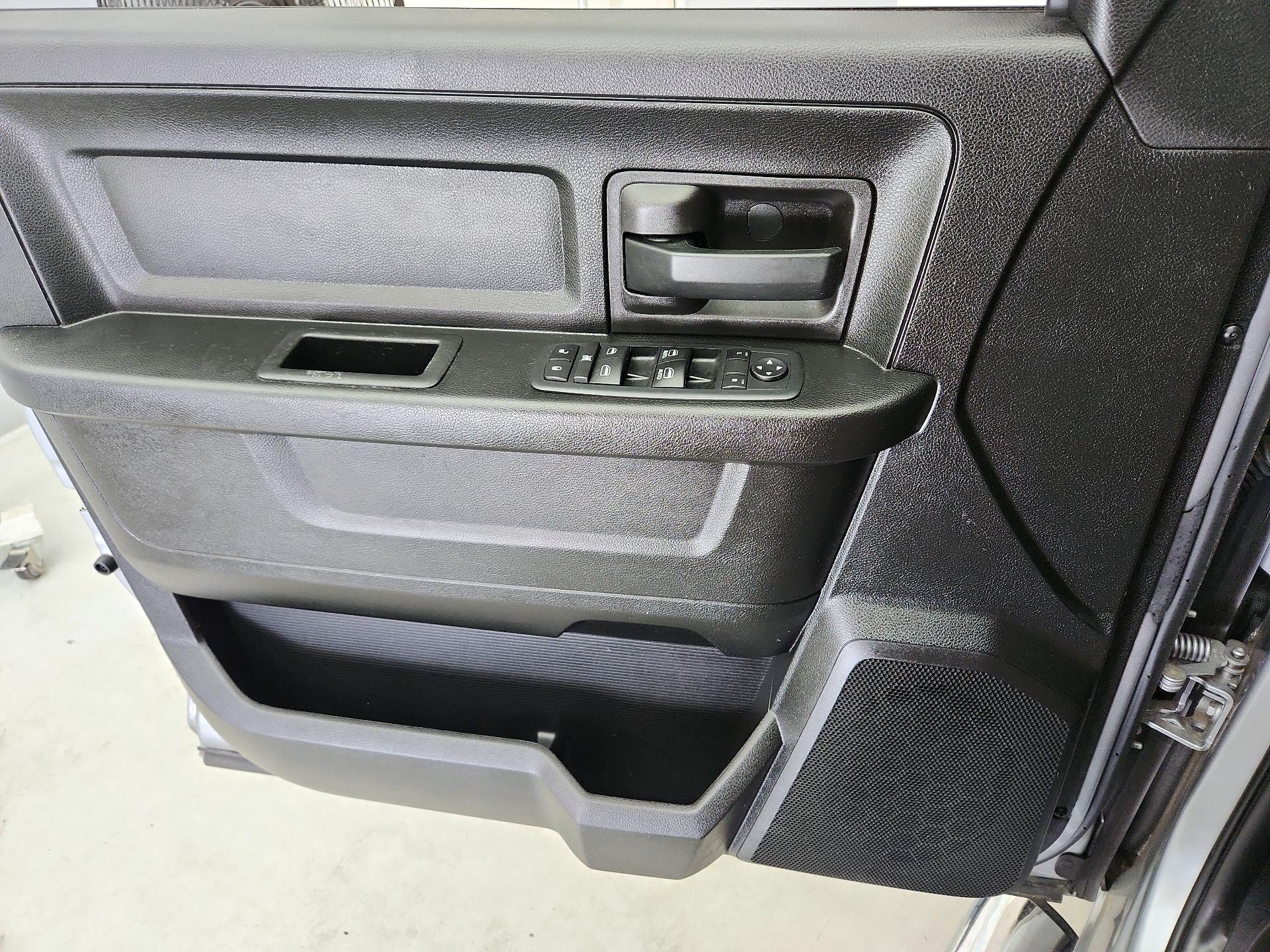 Thumbnail: 2019 RAM 1500 Classic - 12