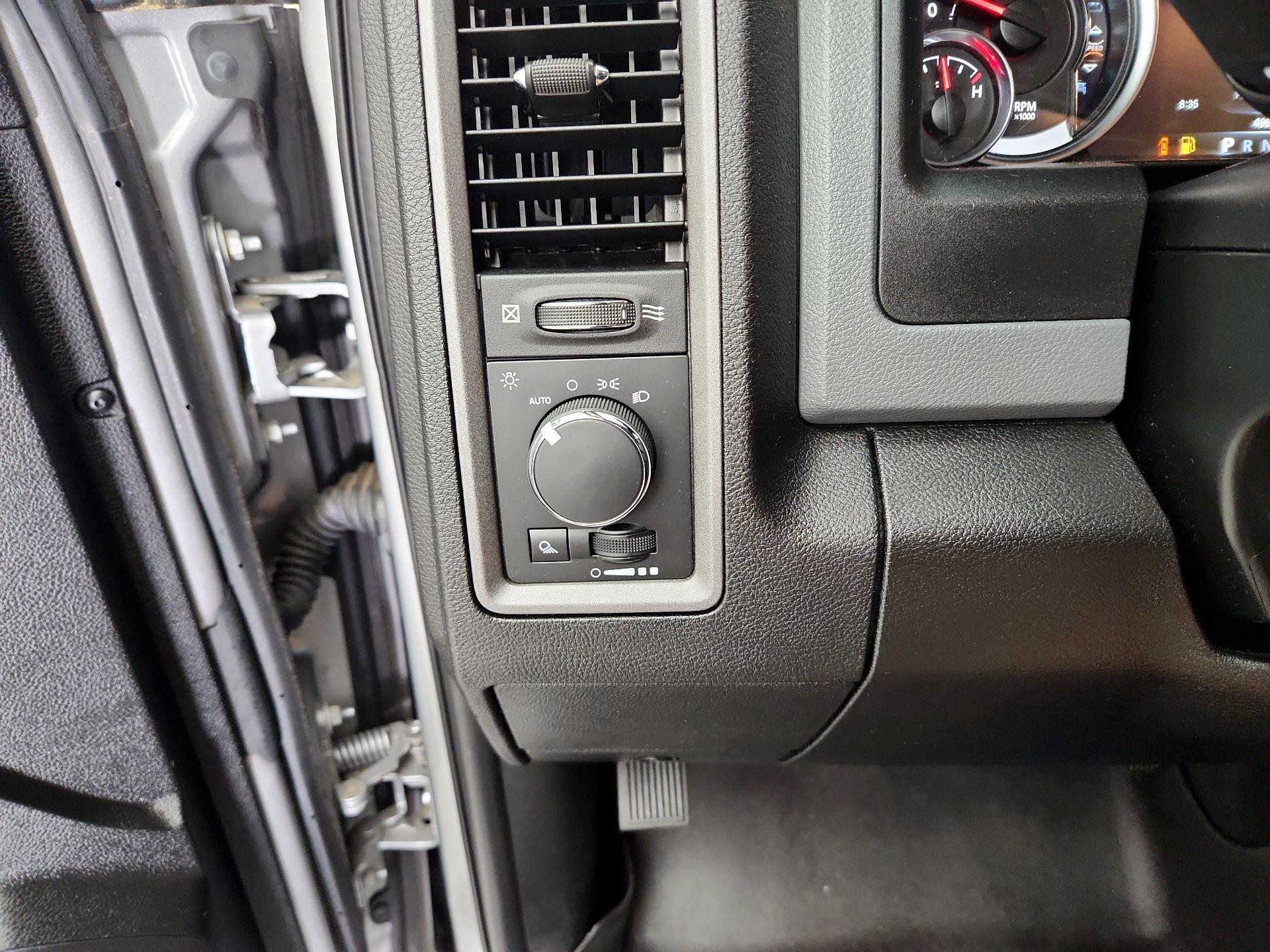Thumbnail: 2019 RAM 1500 Classic - 13