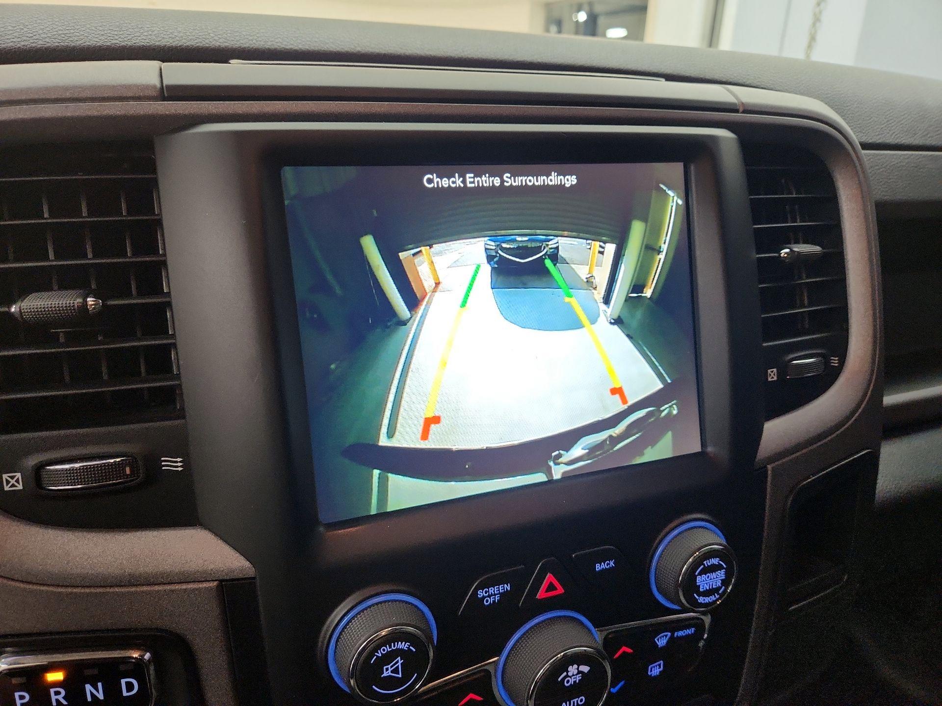 Thumbnail: 2019 RAM 1500 Classic - 14