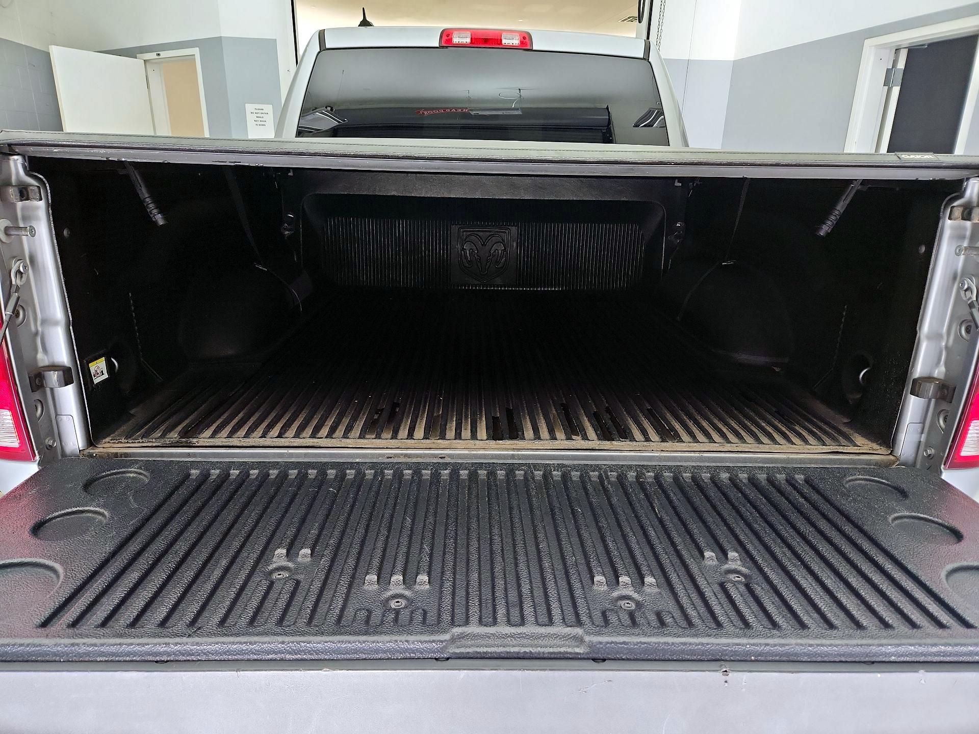 Thumbnail: 2019 RAM 1500 Classic - 19
