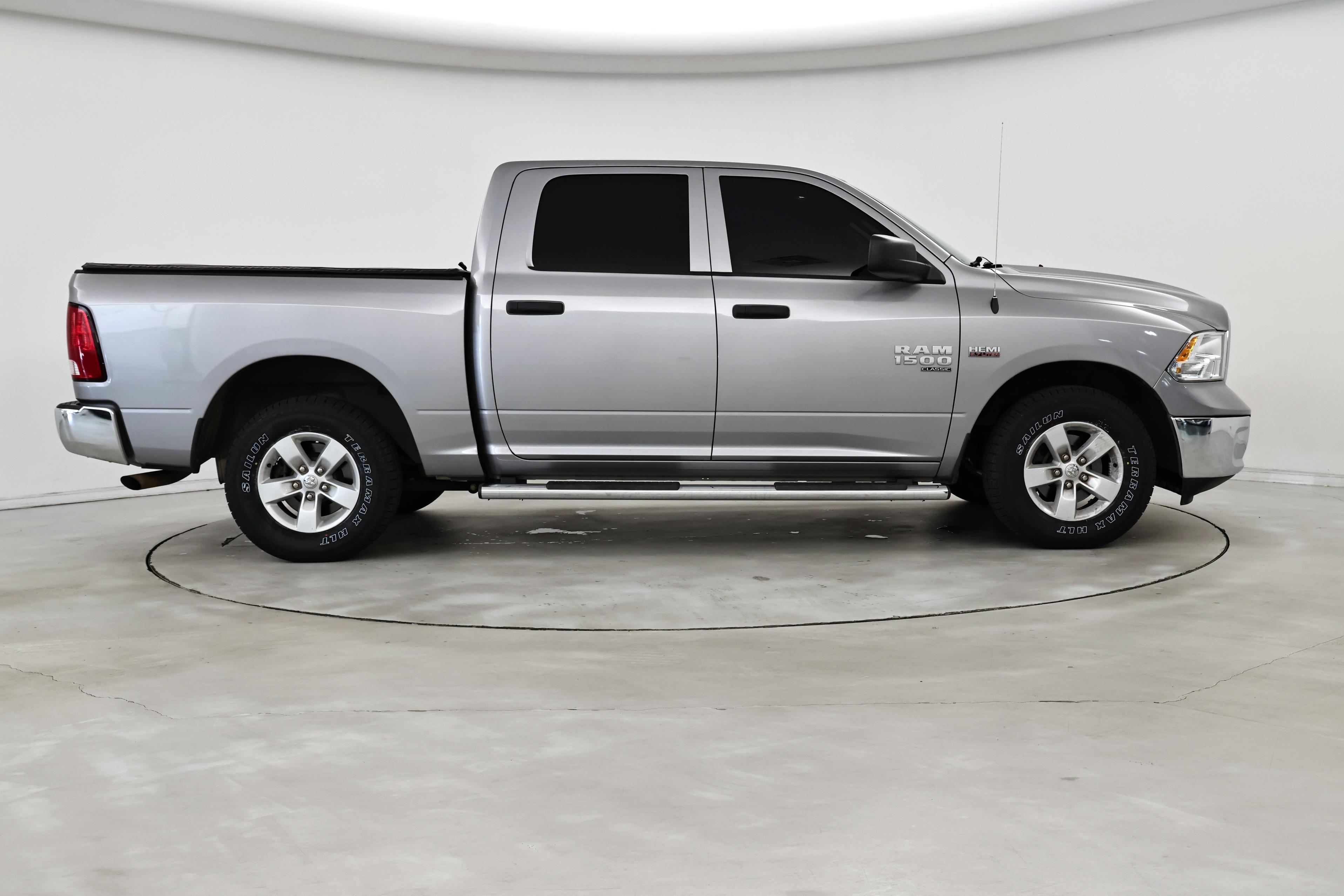 Thumbnail: 2019 RAM 1500 Classic - 7