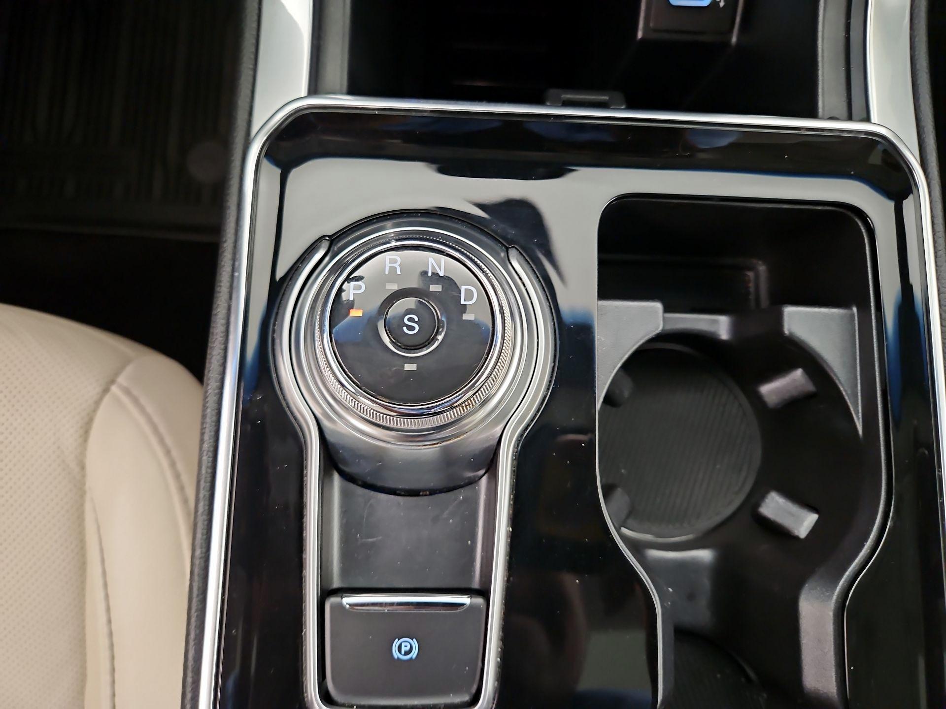 Thumbnail: 2019 Ford Edge - 18
