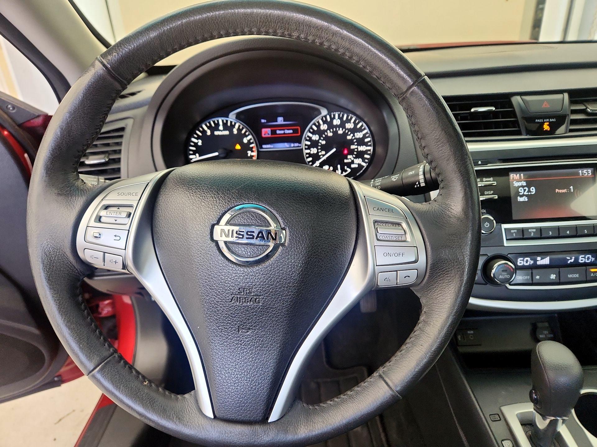 Thumbnail: 2017 Nissan Altima - 10