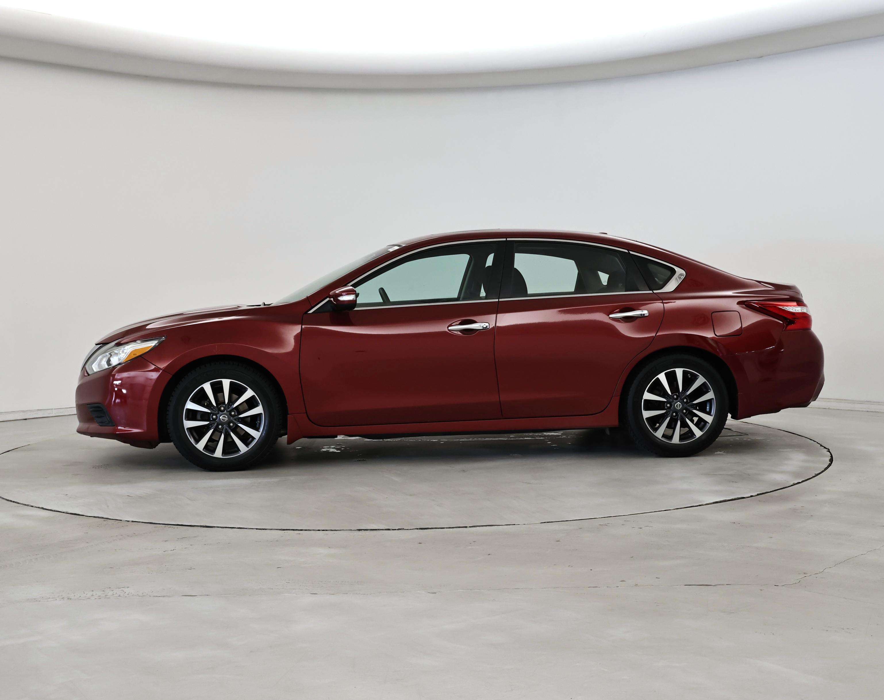 Thumbnail: 2017 Nissan Altima - 3