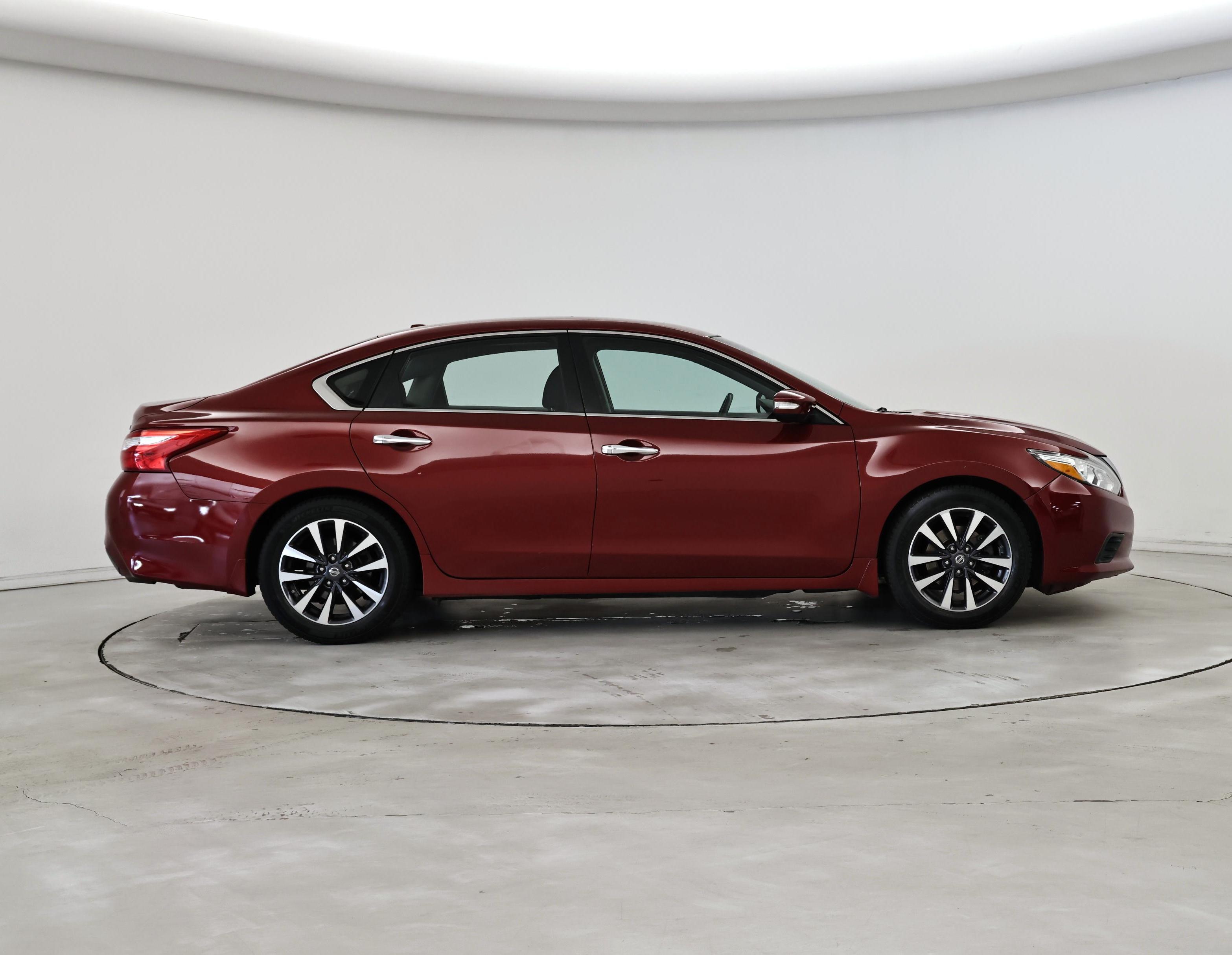 Thumbnail: 2017 Nissan Altima - 7