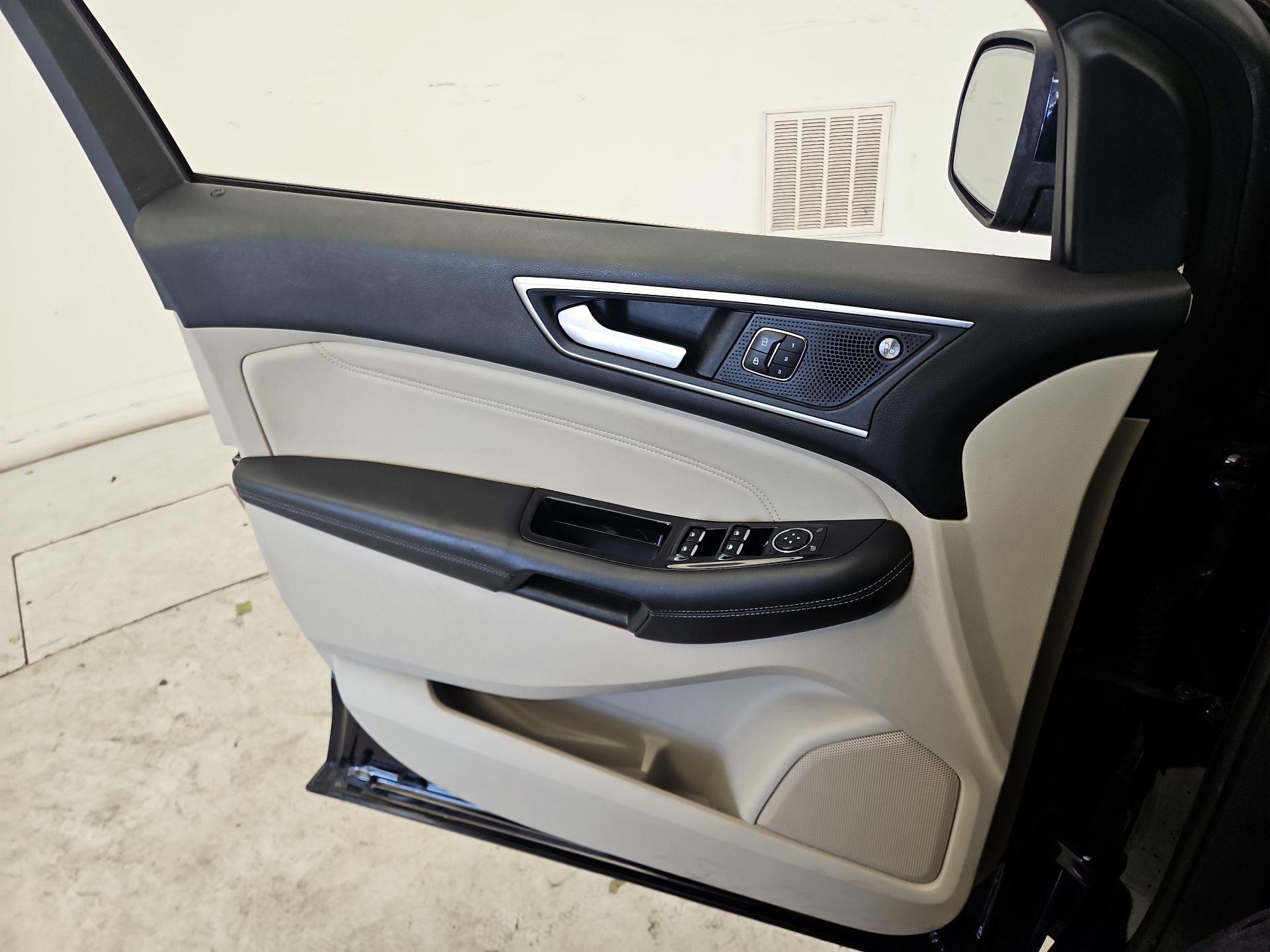 Thumbnail: 2019 Ford Edge - 12