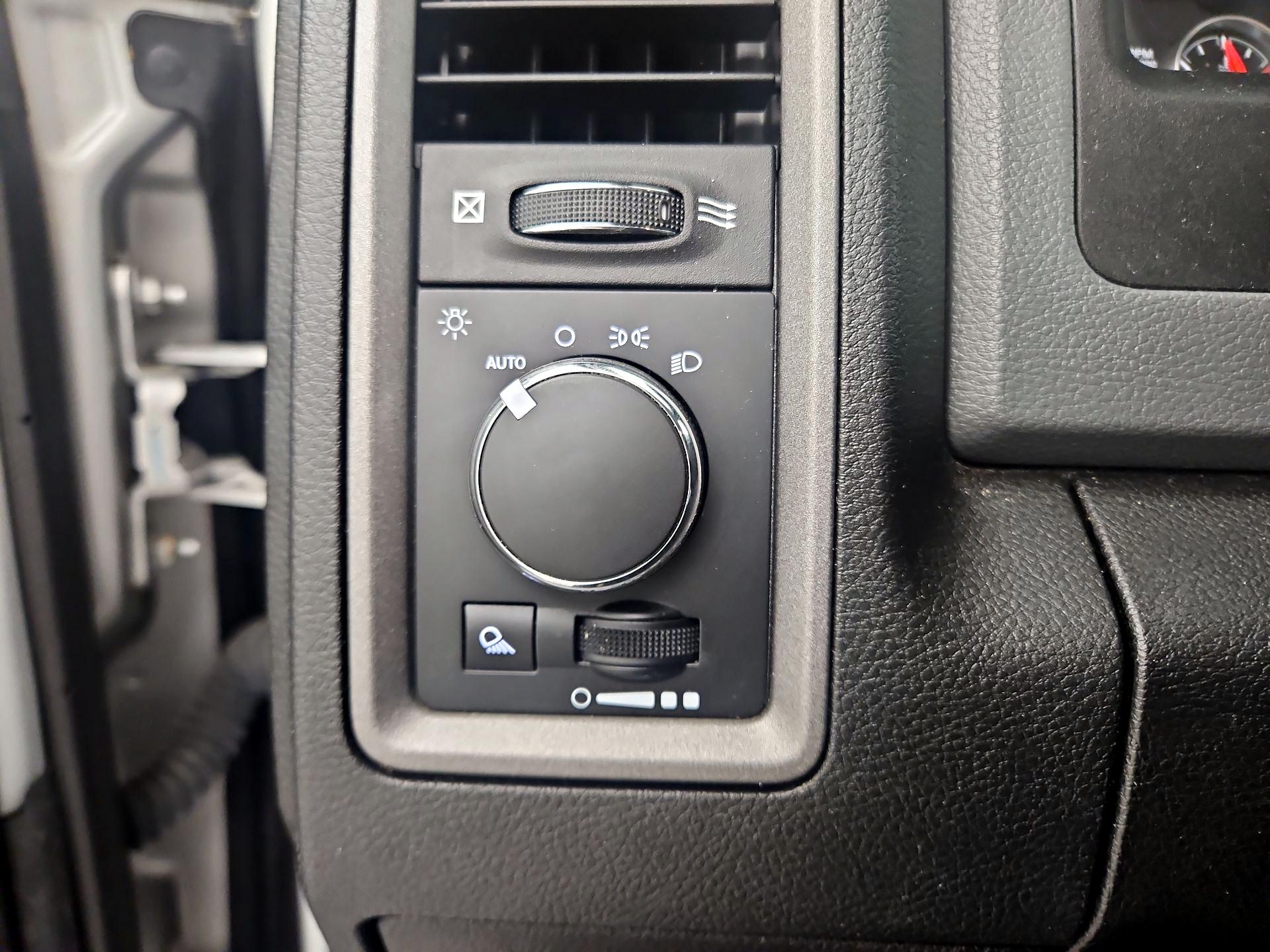 Thumbnail: 2019 RAM 1500 Classic - 13