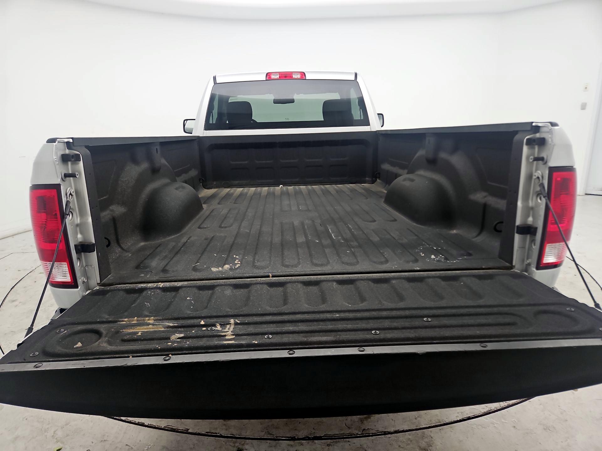 Thumbnail: 2019 RAM 1500 Classic - 17