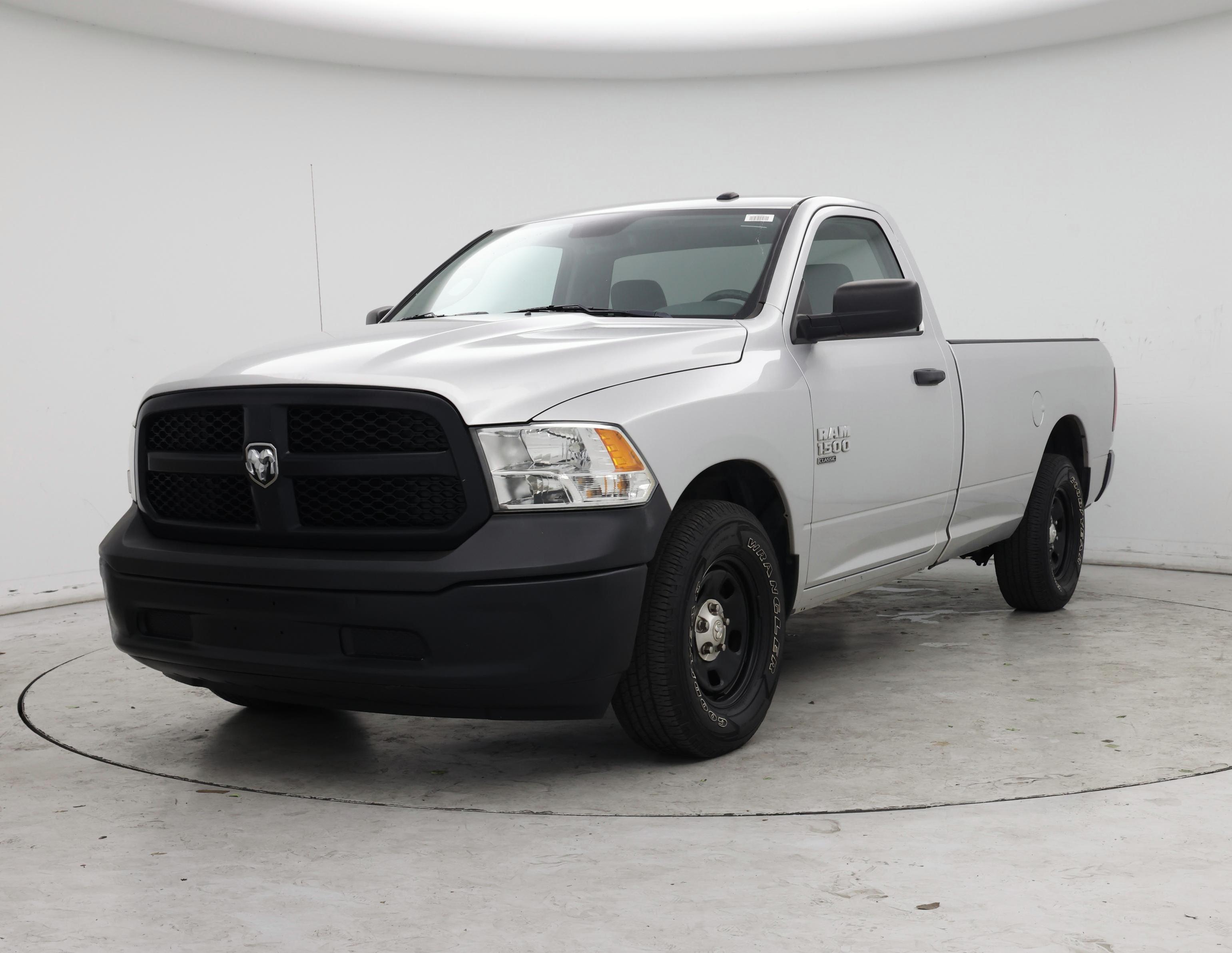 Thumbnail: 2019 RAM 1500 Classic - 4
