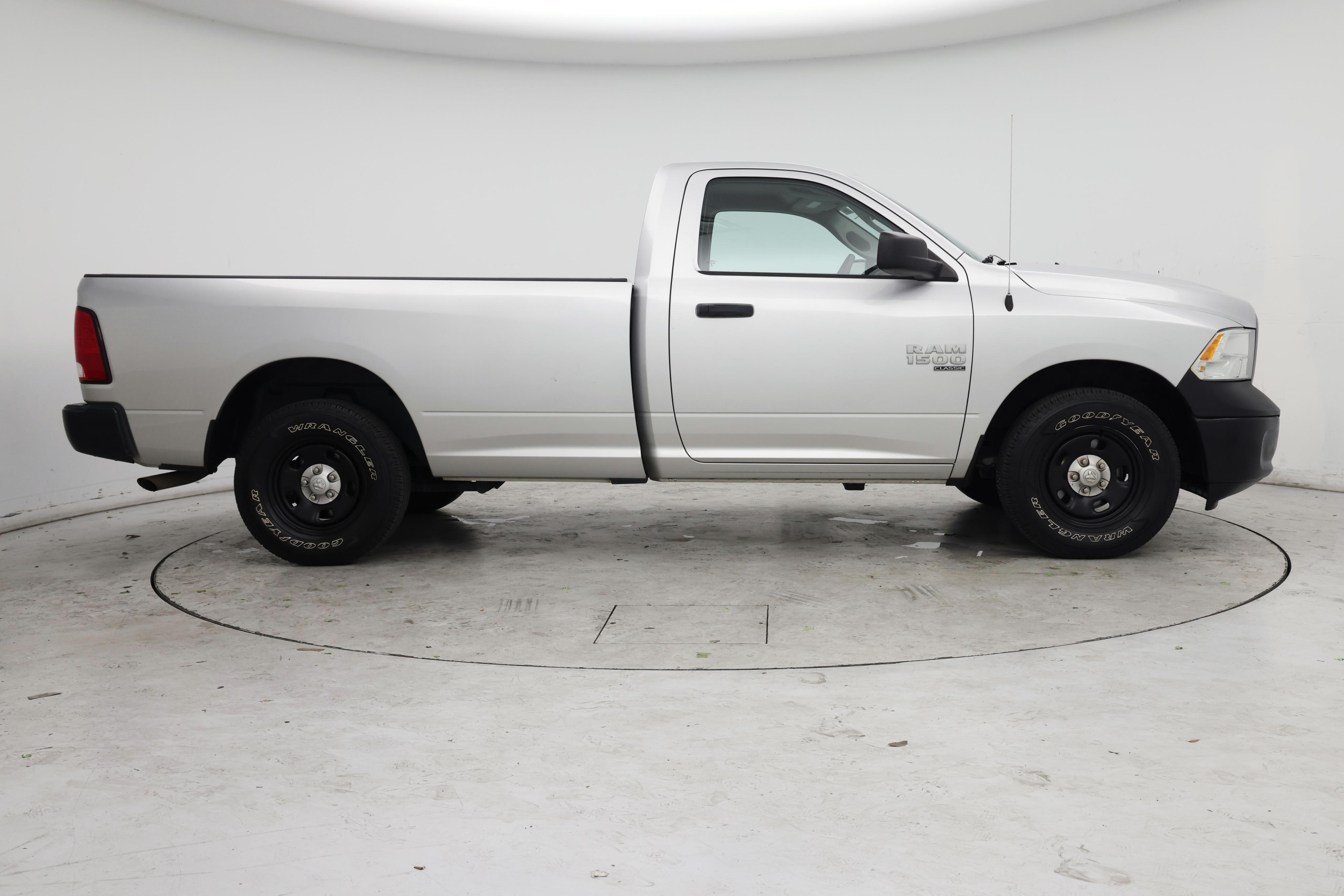 Thumbnail: 2019 RAM 1500 Classic - 7