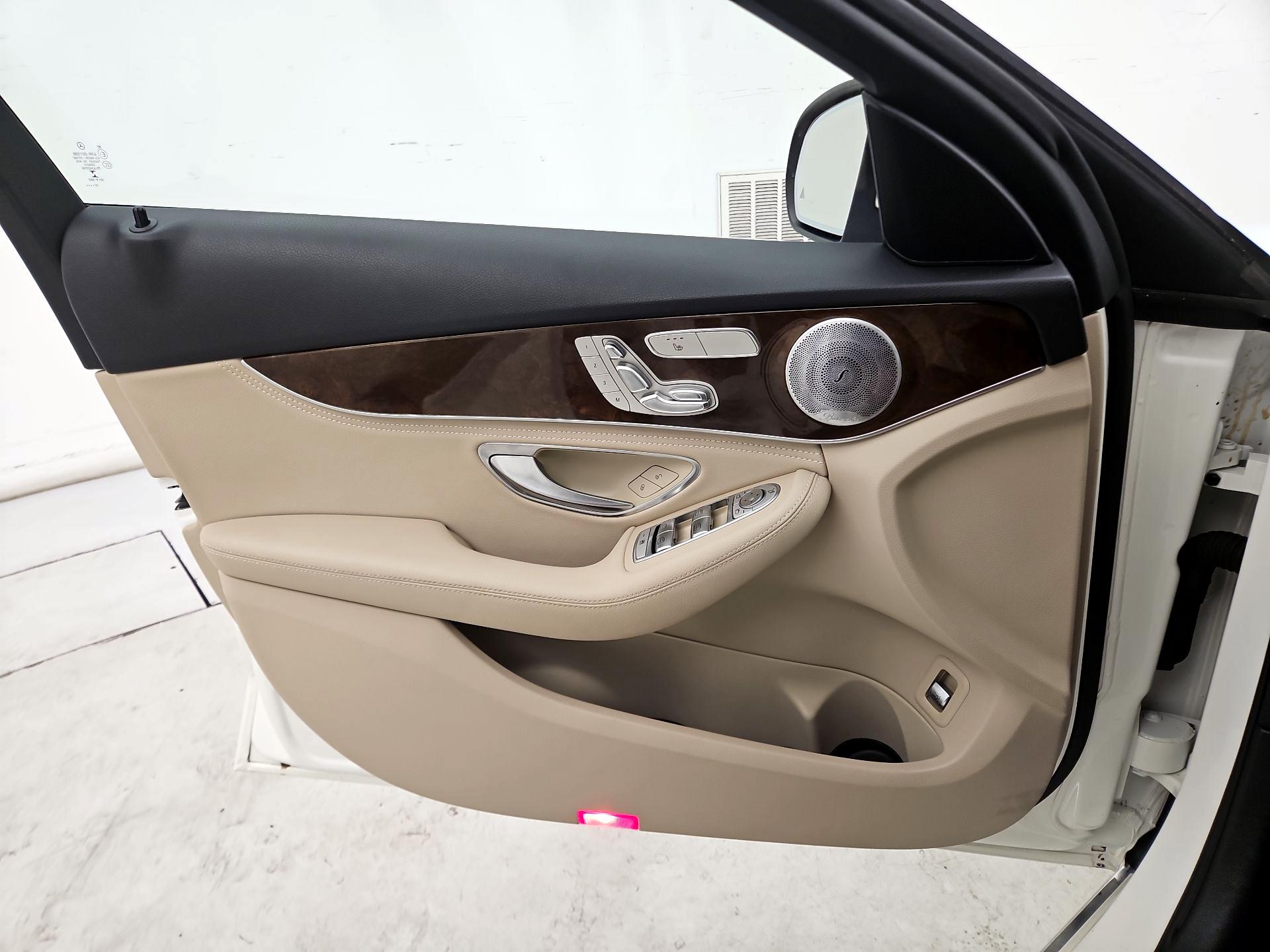 Thumbnail: 2016 Mercedes-Benz C-Class - 12