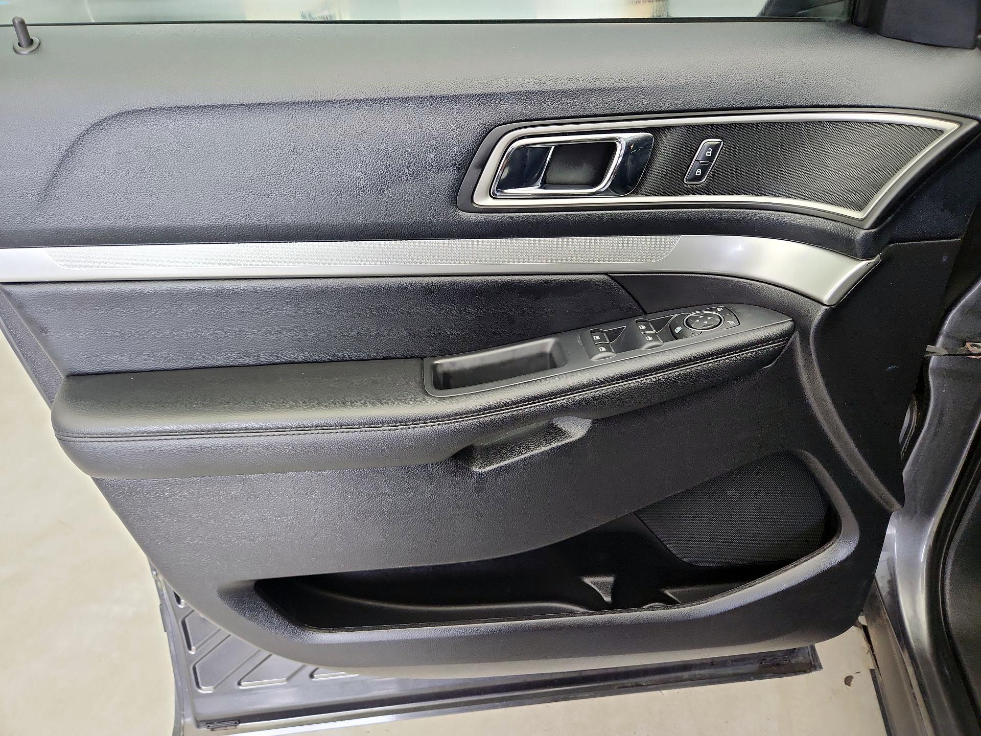 Thumbnail: 2016 Ford Explorer - 12