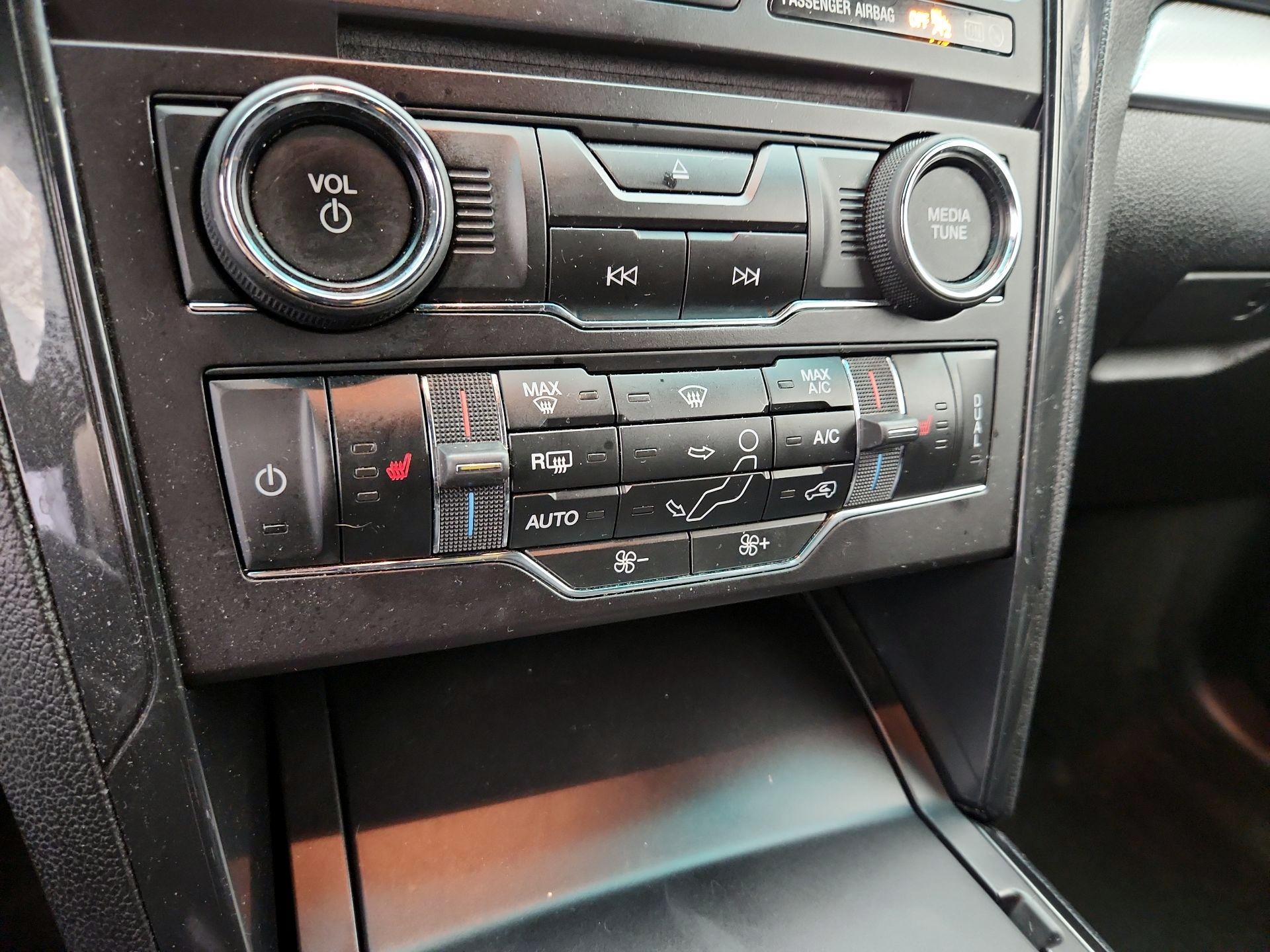 Thumbnail: 2016 Ford Explorer - 16