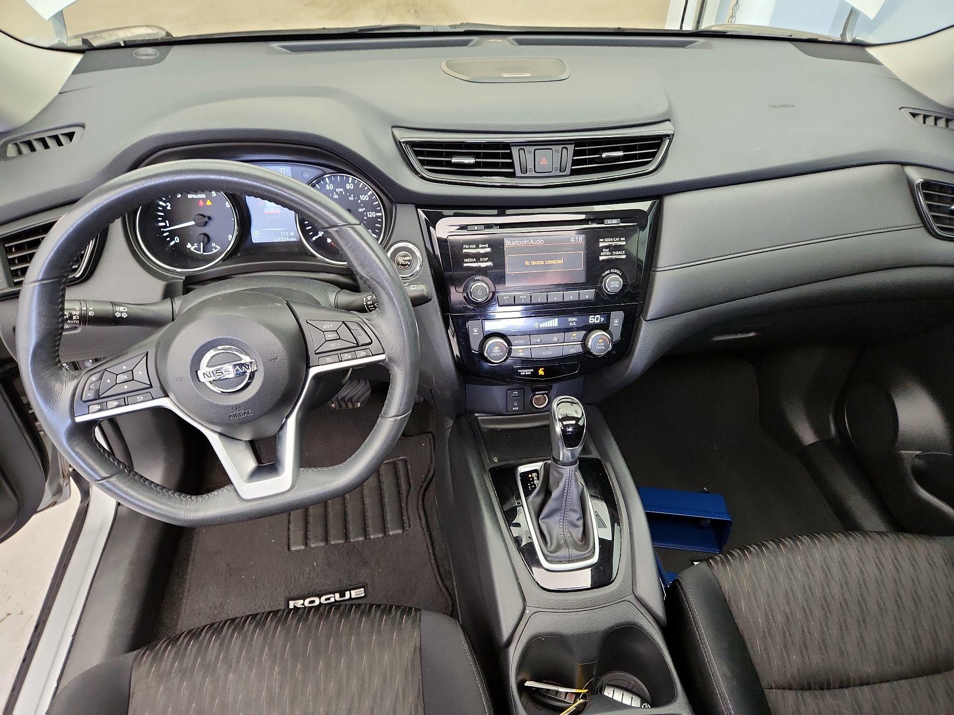Thumbnail: 2017 Nissan Rogue - 9