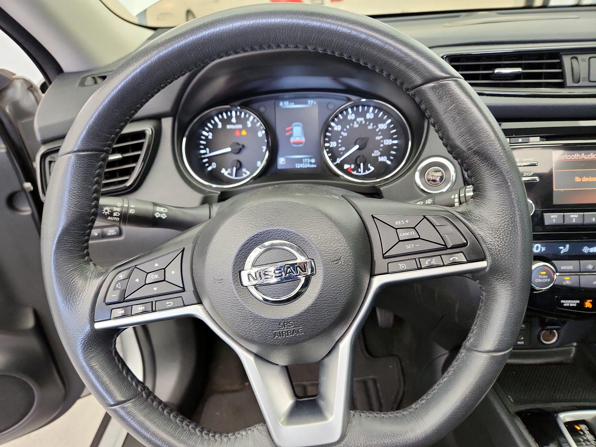 Thumbnail: 2017 Nissan Rogue - 10