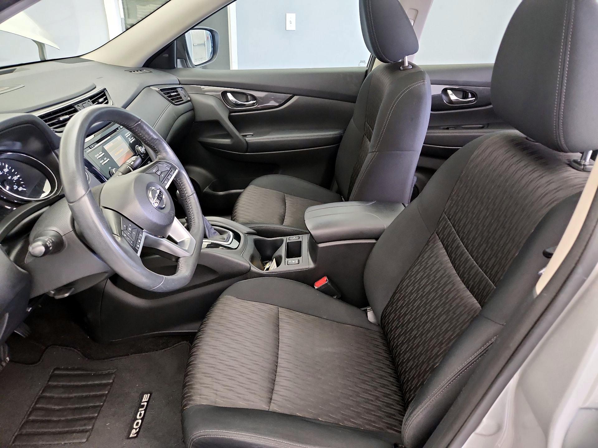 Thumbnail: 2017 Nissan Rogue - 11