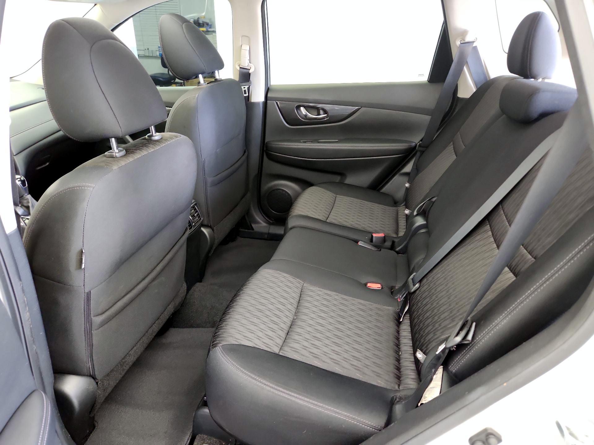 Thumbnail: 2017 Nissan Rogue - 20