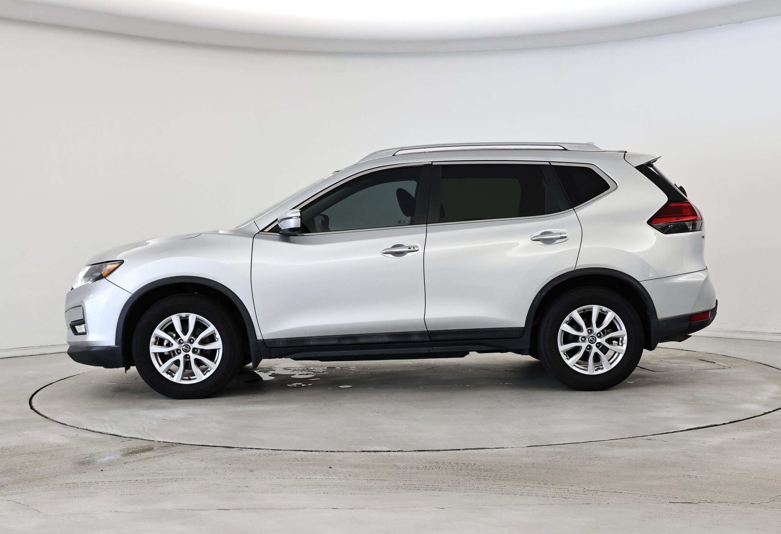 Thumbnail: 2017 Nissan Rogue - 3