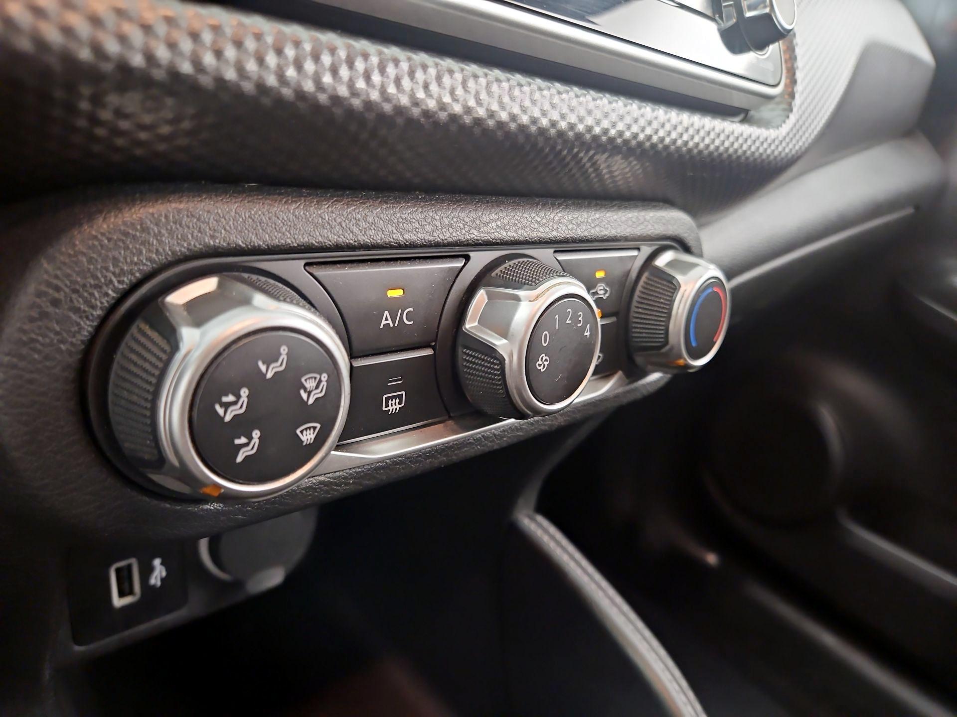 Thumbnail: 2018 Nissan Kicks - 16
