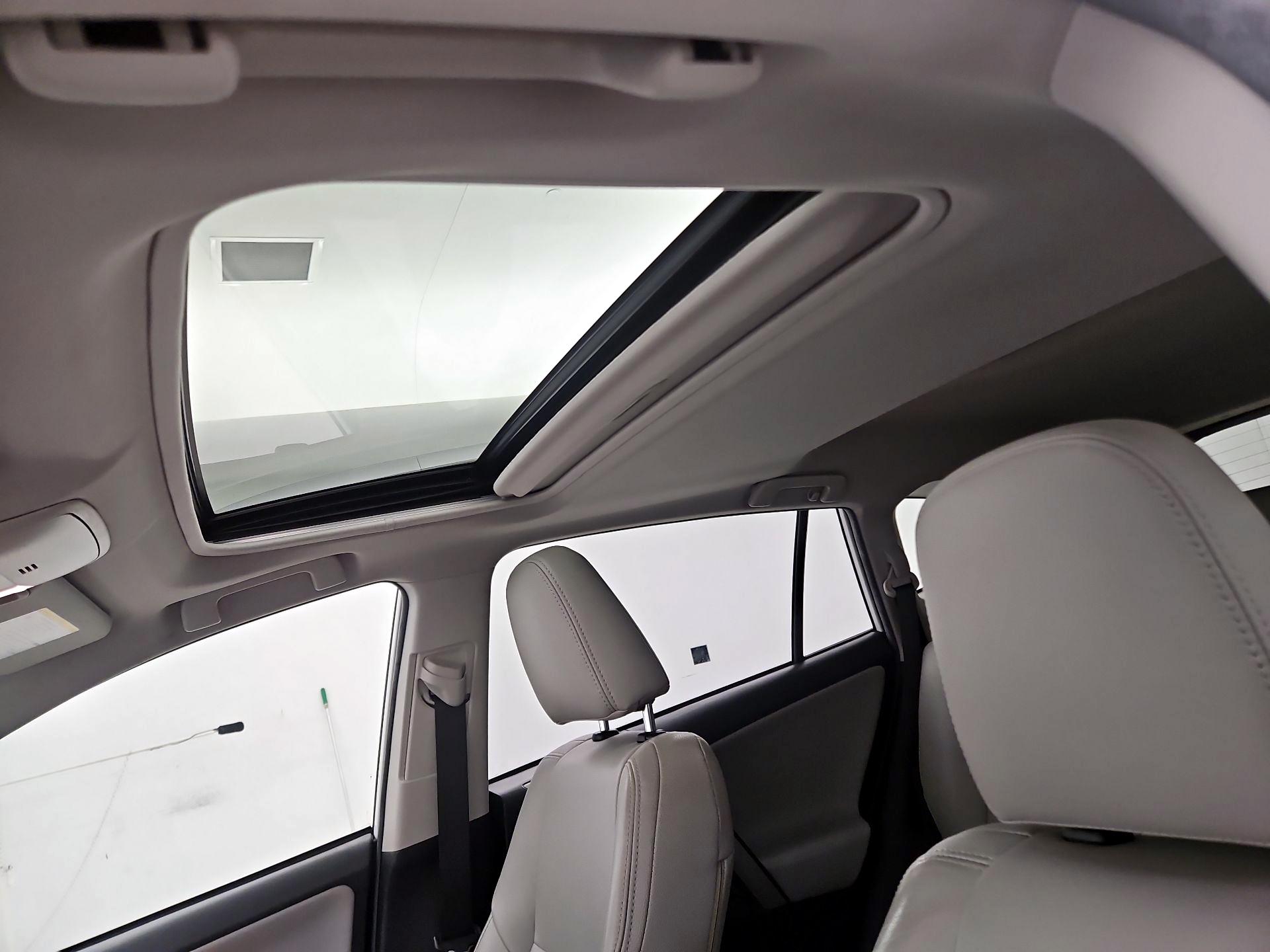 Thumbnail: 2018 Toyota RAV4 - 19