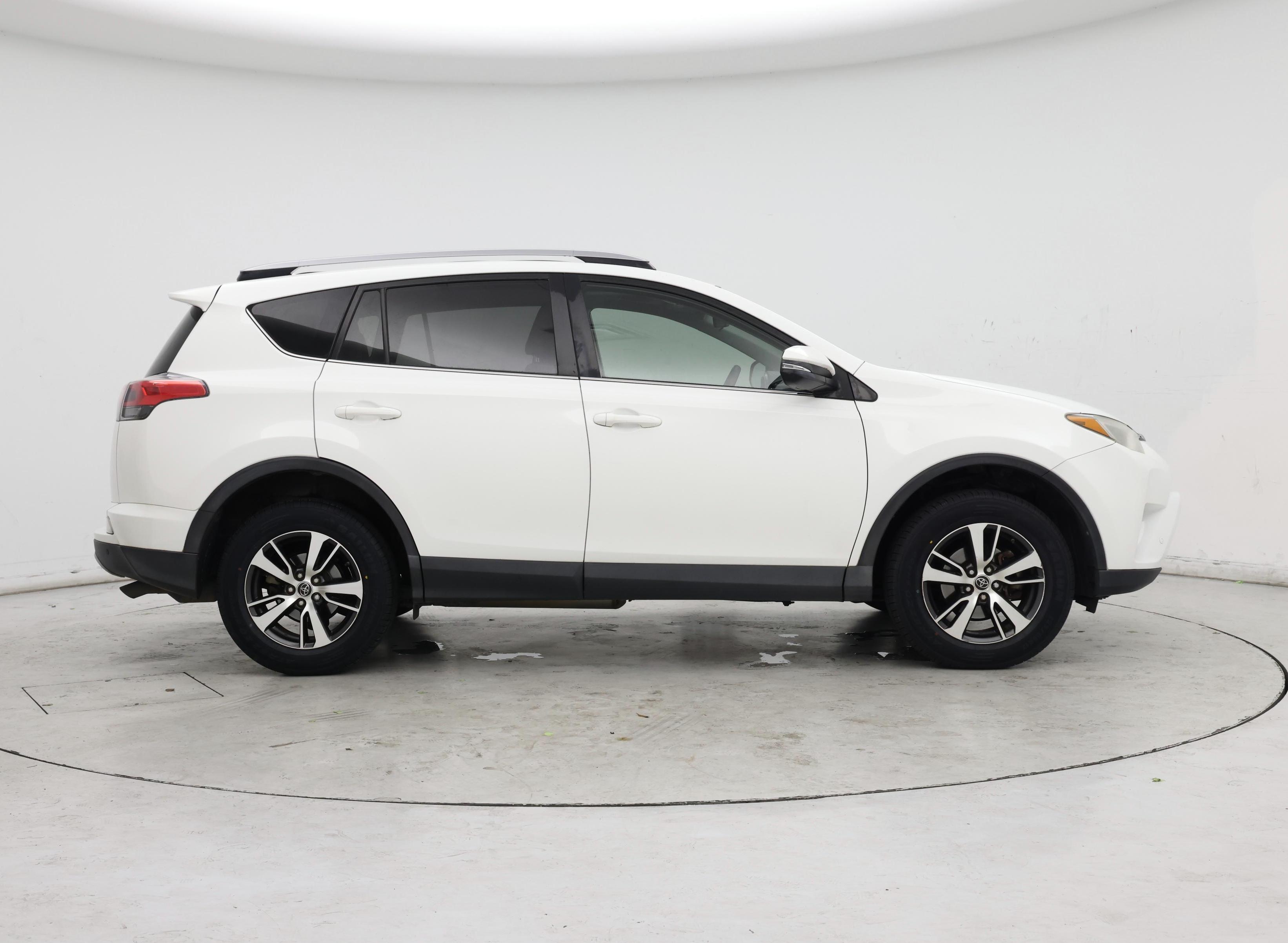Thumbnail: 2018 Toyota RAV4 - 7