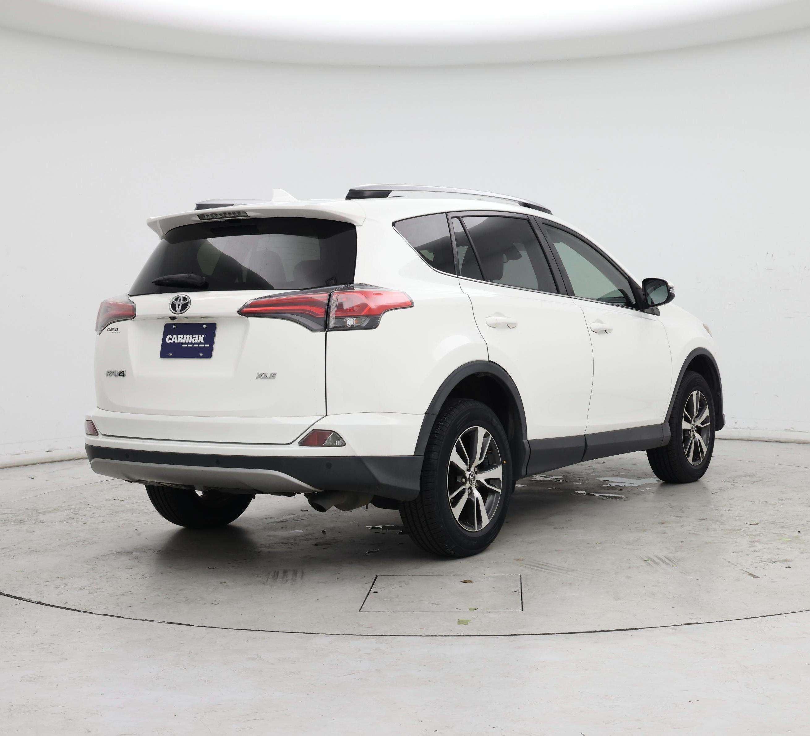 Thumbnail: 2018 Toyota RAV4 - 8