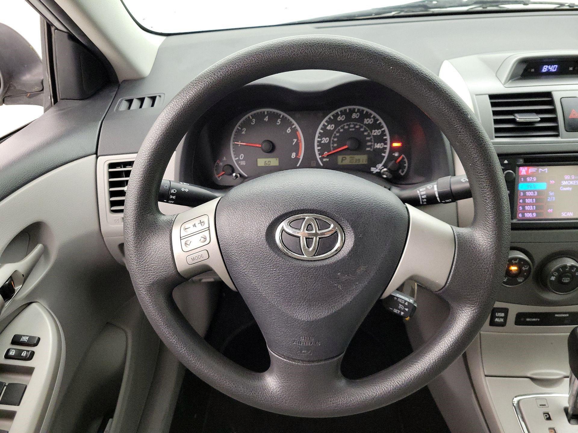 Thumbnail: 2013 Toyota Corolla - 10