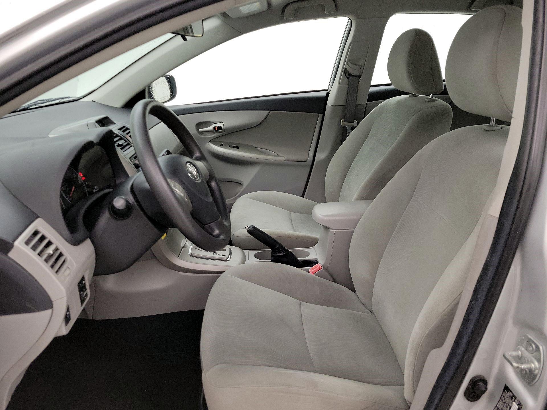 Thumbnail: 2013 Toyota Corolla - 11