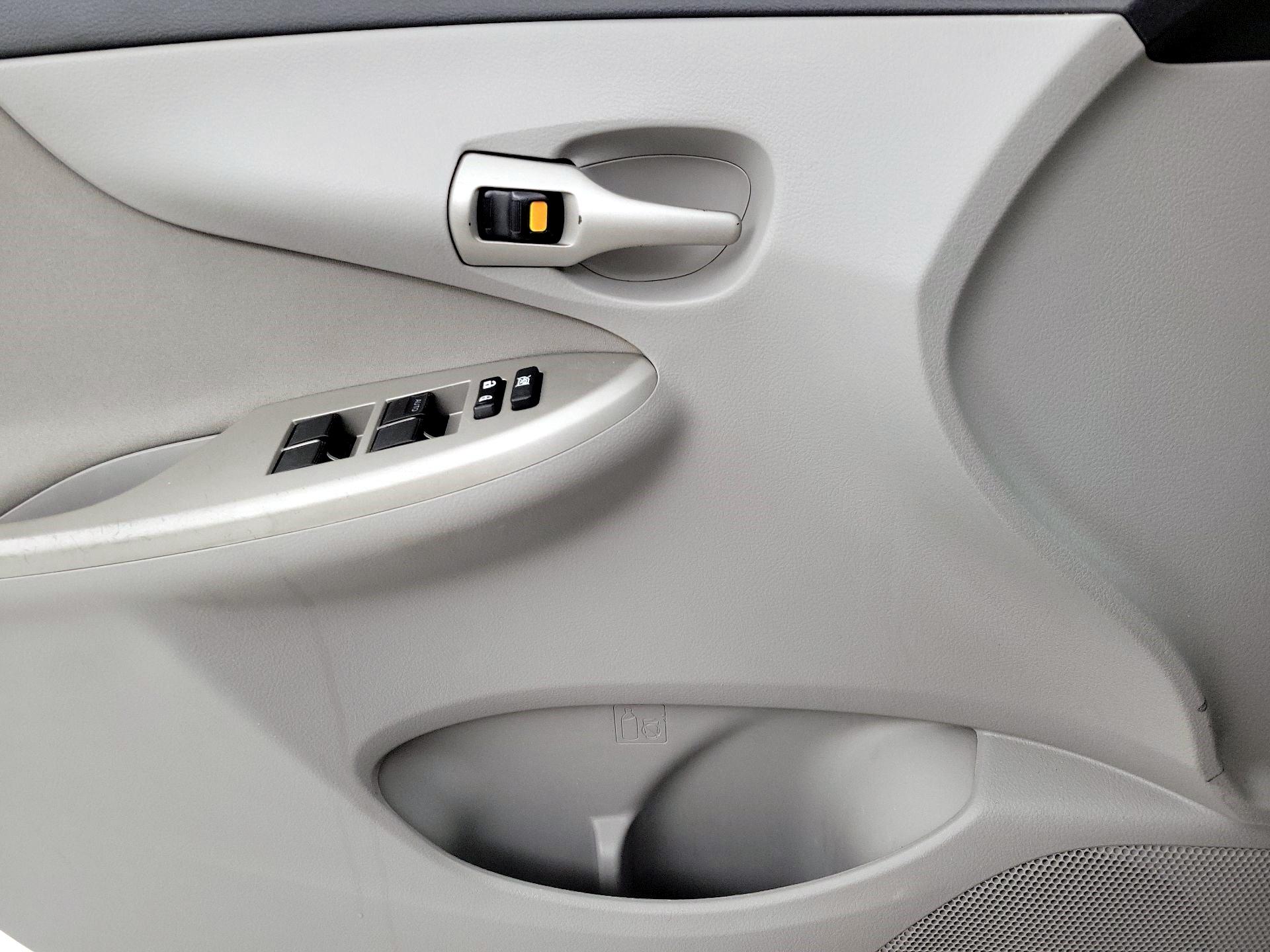 Thumbnail: 2013 Toyota Corolla - 12