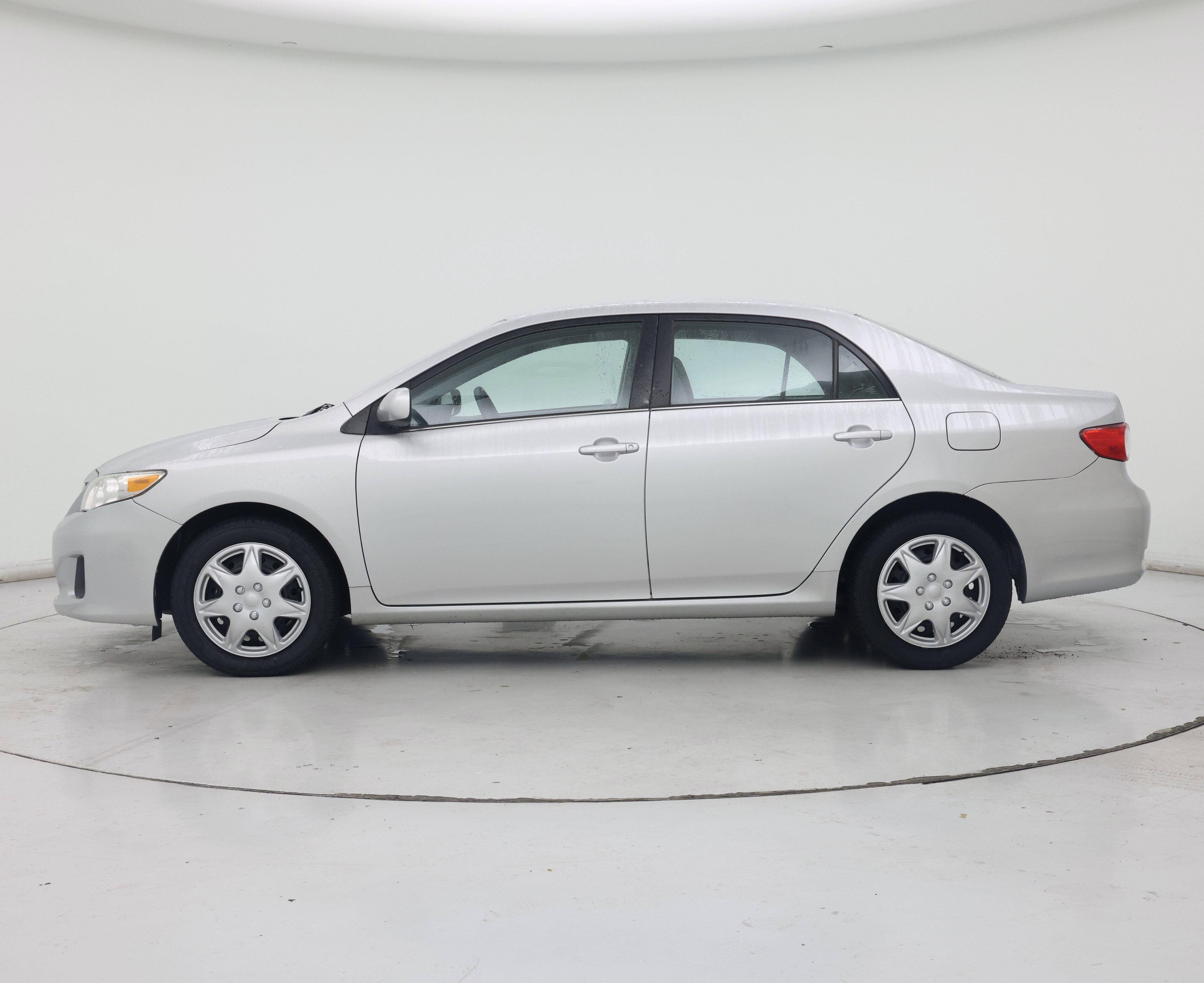 Thumbnail: 2013 Toyota Corolla - 3