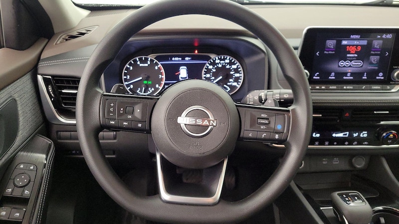 2022 Nissan Rogue SV 10