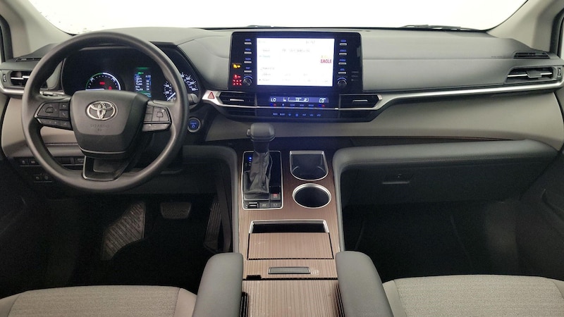 2022 Toyota Sienna LE 9