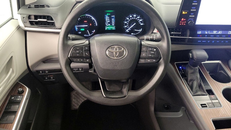 2022 Toyota Sienna LE 10