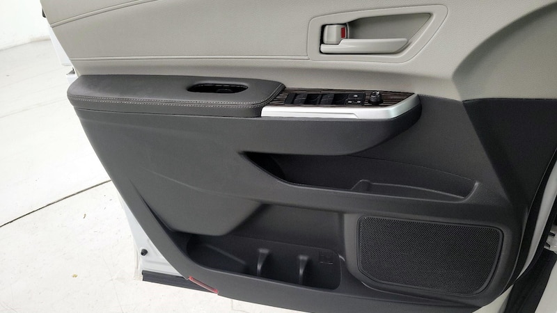 2022 Toyota Sienna LE 12