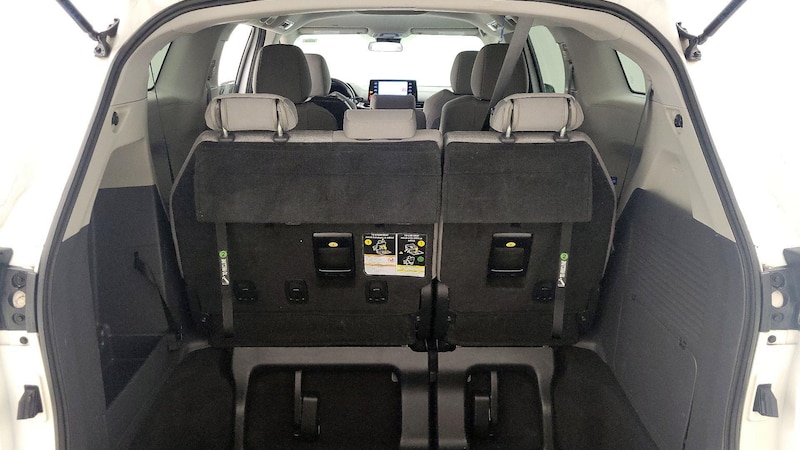 2022 Toyota Sienna LE 21
