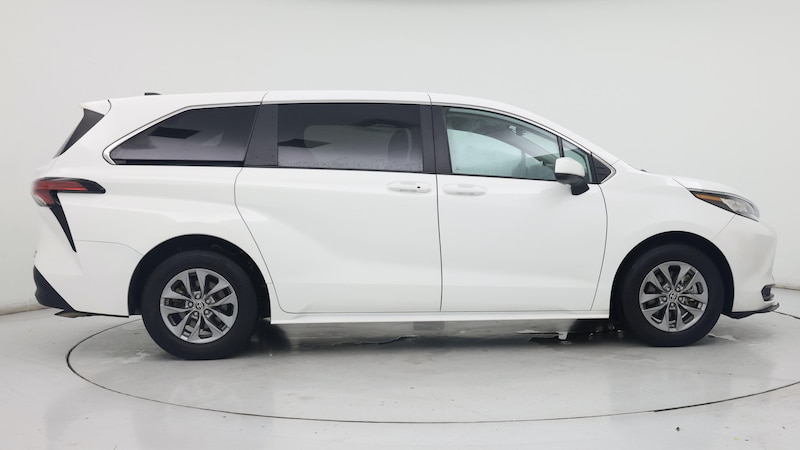 2022 Toyota Sienna LE 7