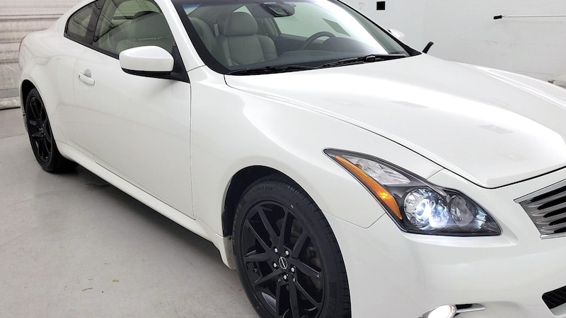 2013 INFINITI G37 X Hero Image