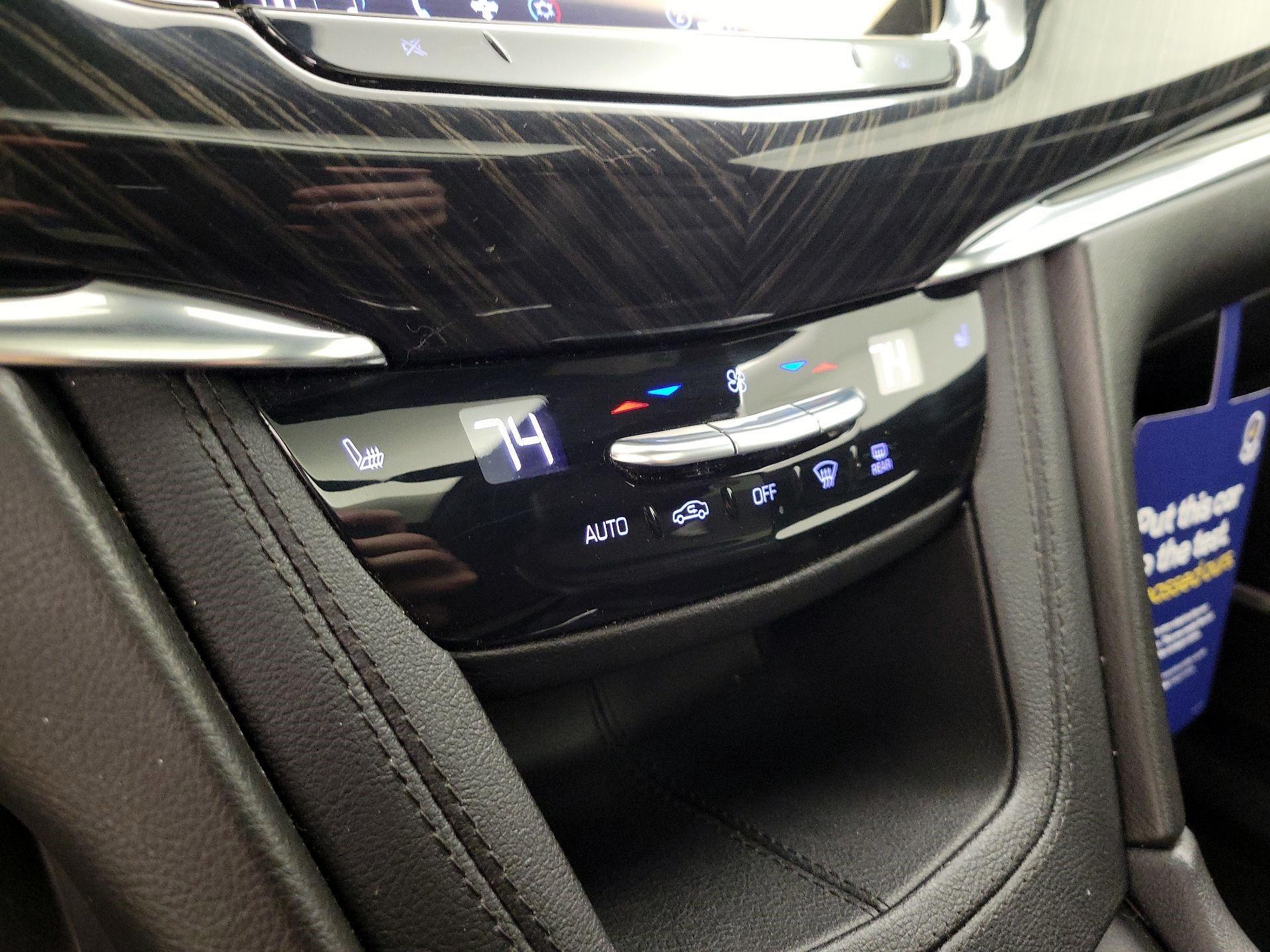 Thumbnail: 2022 Cadillac XT6 - 16