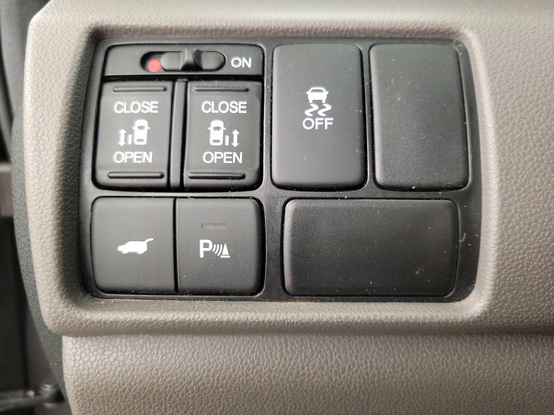 Thumbnail: 2013 Honda Odyssey - 13