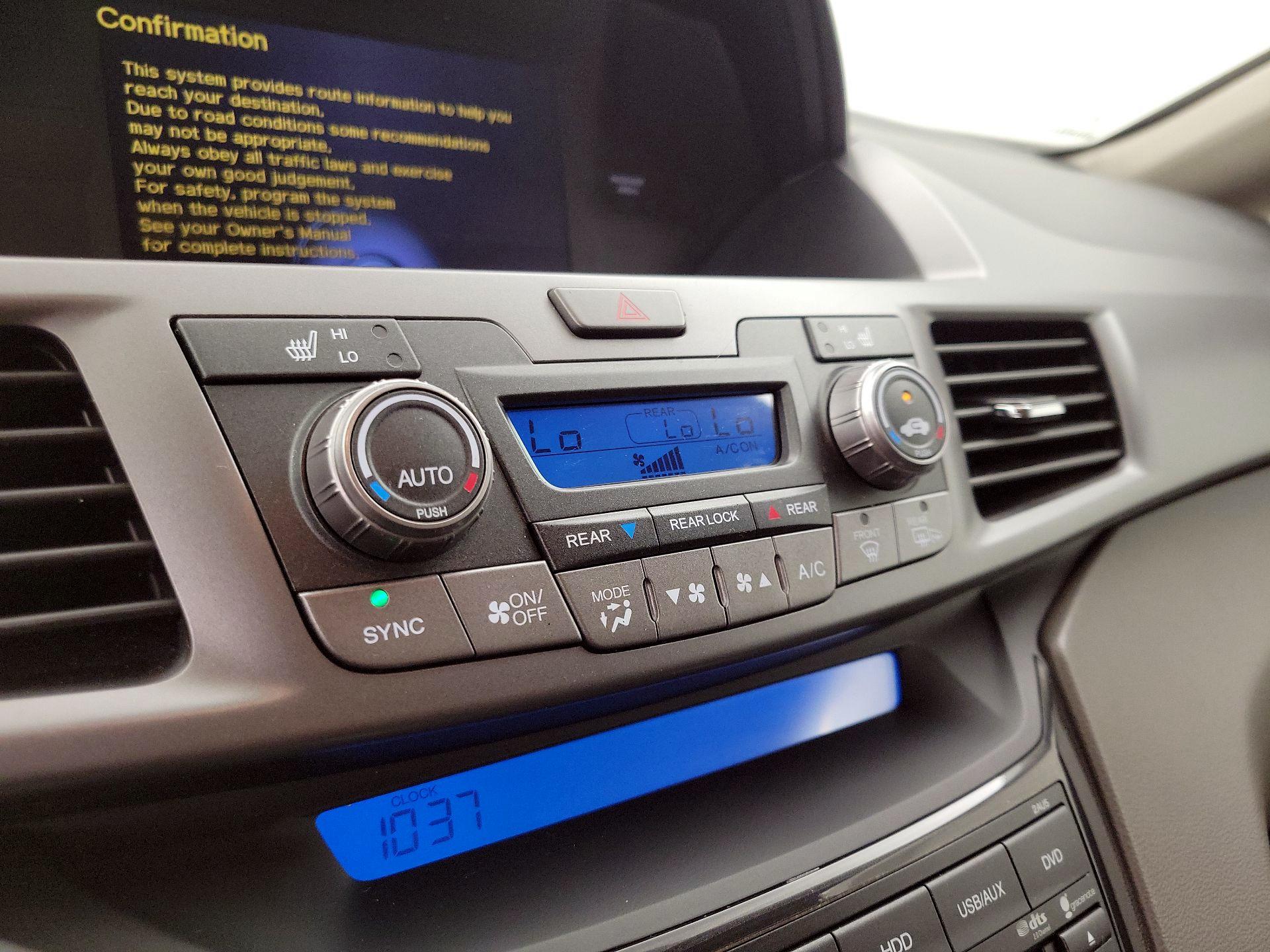 Thumbnail: 2013 Honda Odyssey - 17
